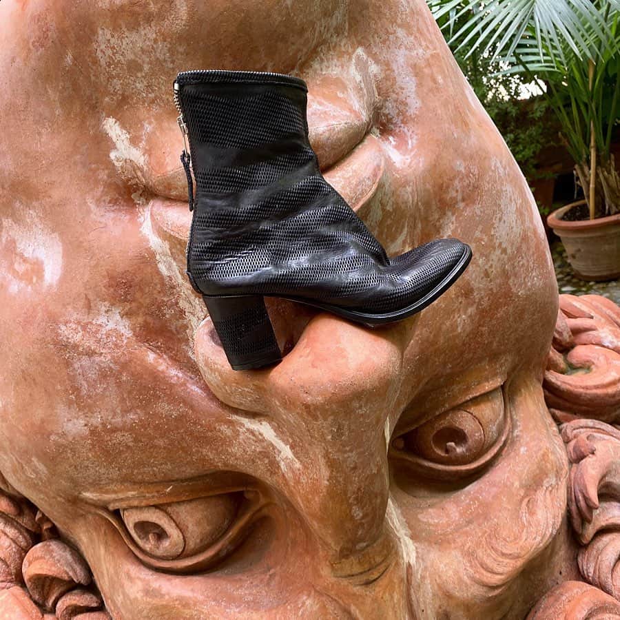のインスタグラム：「Laser ankle boot #collectionpriveeaccessories #fw2021  • • • • • #wintercollection #collectionpriveeofficial #laserboot #ankleboot #womenswear #womensaccessories #shoes #handmade #style #fashionista #shoemaker #supersoft #lasernappa #artisanal」