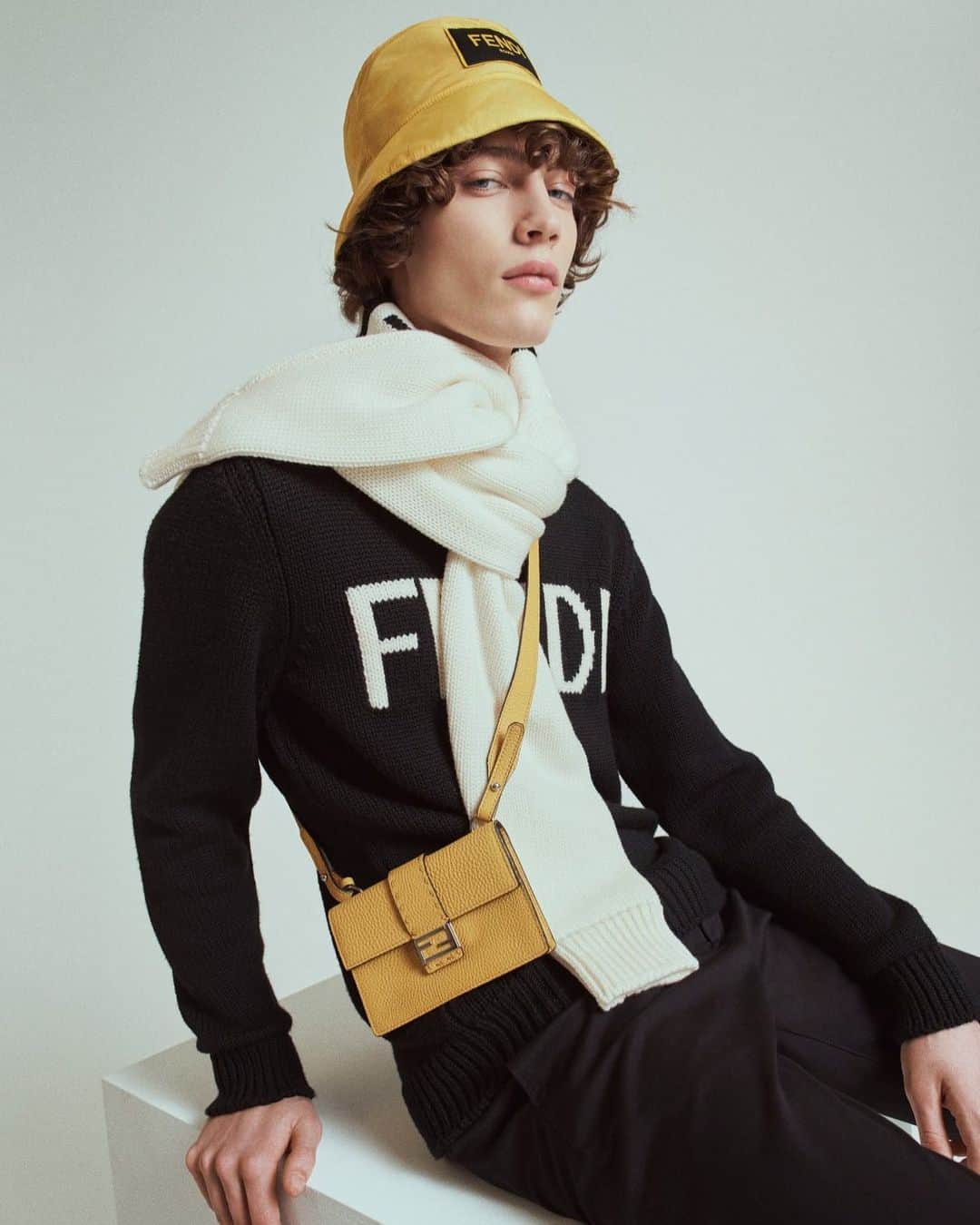 Fendiさんのインスタグラム写真 - (FendiInstagram)「Better than ever. The #FendiBaguette bag is subtly reimagined in the #FendiFW20 men’s accessories edit – discover the latest shapes and colors at Fendi.com.  Photographer: @yvanfabing  Stylist: @giovannidariolaudicina Models: @bibiabdulkadir, Lisa Lu, @brittvdherik_, @zj_zhengjie, @freekiven」1月11日 22時15分 - fendi