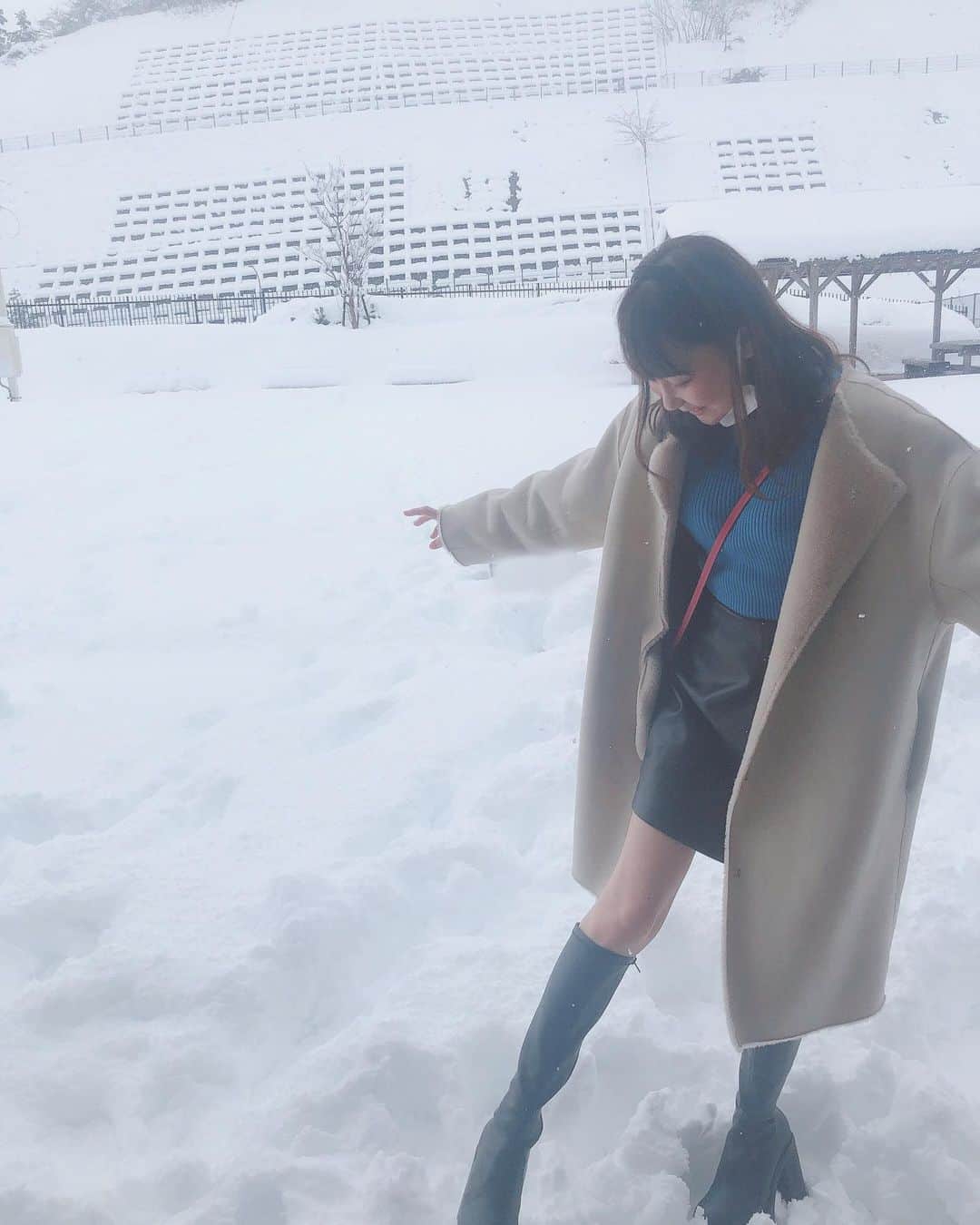 大段舞依のインスタグラム：「﻿ ﻿ こんな綺麗な雪景色初めて...🥺﻿ ﻿ 雪がふっわふっわでテンション上がって﻿ 寒さ忘れちゃってた🤪☃️♡﻿ ﻿ ﻿ #雪 #ふわふわ #過去pic ﻿ ﻿」