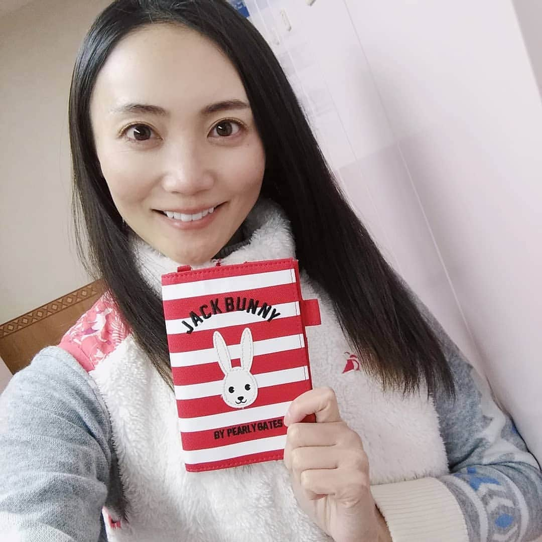 佐々木実季さんのインスタグラム写真 - (佐々木実季Instagram)「2021年初打ちは初訪問の鹿沼カントリー倶楽部でした⛳48-53(41パット)でスコアはまた101っと😁💦とにかく寒過ぎでグリーンも所々凍ってました❄ミスショットは減ってきたけどドライバーもパターも全然安定しなかったな💨💨でも諦めない！😁 よく、100切り目指すなら同じコースでキャディさん付けてやった方がいいよって言われるんですが、、、😣分かってるんです分かってるんです😣初訪問のコースでセルフで100切りできる実力が無いことは分かってるんです😣でもいろんなコースを回ってみたいんです🙏（笑）いろいろ遠回りしてるかもしれないけど、どうか温かい目で見守って下さいませ💓 #鹿沼カントリー倶楽部 #初訪問 #ゴルフ #冬ゴルフ #スコア101 #41パット #😭 #ゴルフ女子 #ゴルフ好き #初打ち #2021年初打ち #⛳ #🏌 #目指せ100切り #golf #lovegolf #paradiso #paradisogolf #jackbunny」1月11日 22時17分 - miki.sasaki_golf