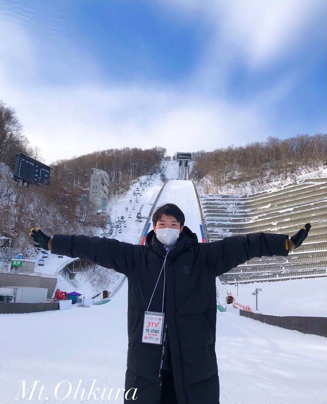 のインスタグラム：「番外編　大倉山ジャンプ競技場❄️  ごきげんようじの中継でお邪魔した 大倉山ジャンプ競技場です。  第60回STVスキージャンプ競技大会が 行われ、出場した茂野美咲選手(@misaki_shigeno ) 小林諭果選手(@wakamehh )にお話を伺いました！  大会前日だったのにも関わらず、 明るくお応えいただきました☺️  #北海道 #札幌 #スキージャンプ #大倉山 #大倉山ジャンプ競技場 #ジャンプ台 #冬 #冬のスポーツ #青空 #銀世界 #スキー場 #北海道旅行 #北海道観光 #札幌観光 #札幌景色 #bestoftheday #hokkaido #sport #skijump #hokkaidolove #hokkaidosgram #hokkaidotrip #bluesky #followme」