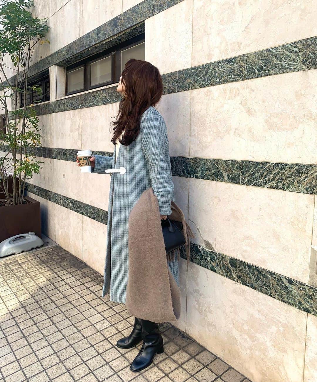 西谷菜々のインスタグラム：「. 春先まで使えるアウターをゲット。 爽やかなブルーとチェックが絶妙🦋🤍  #cislys #シスリス」