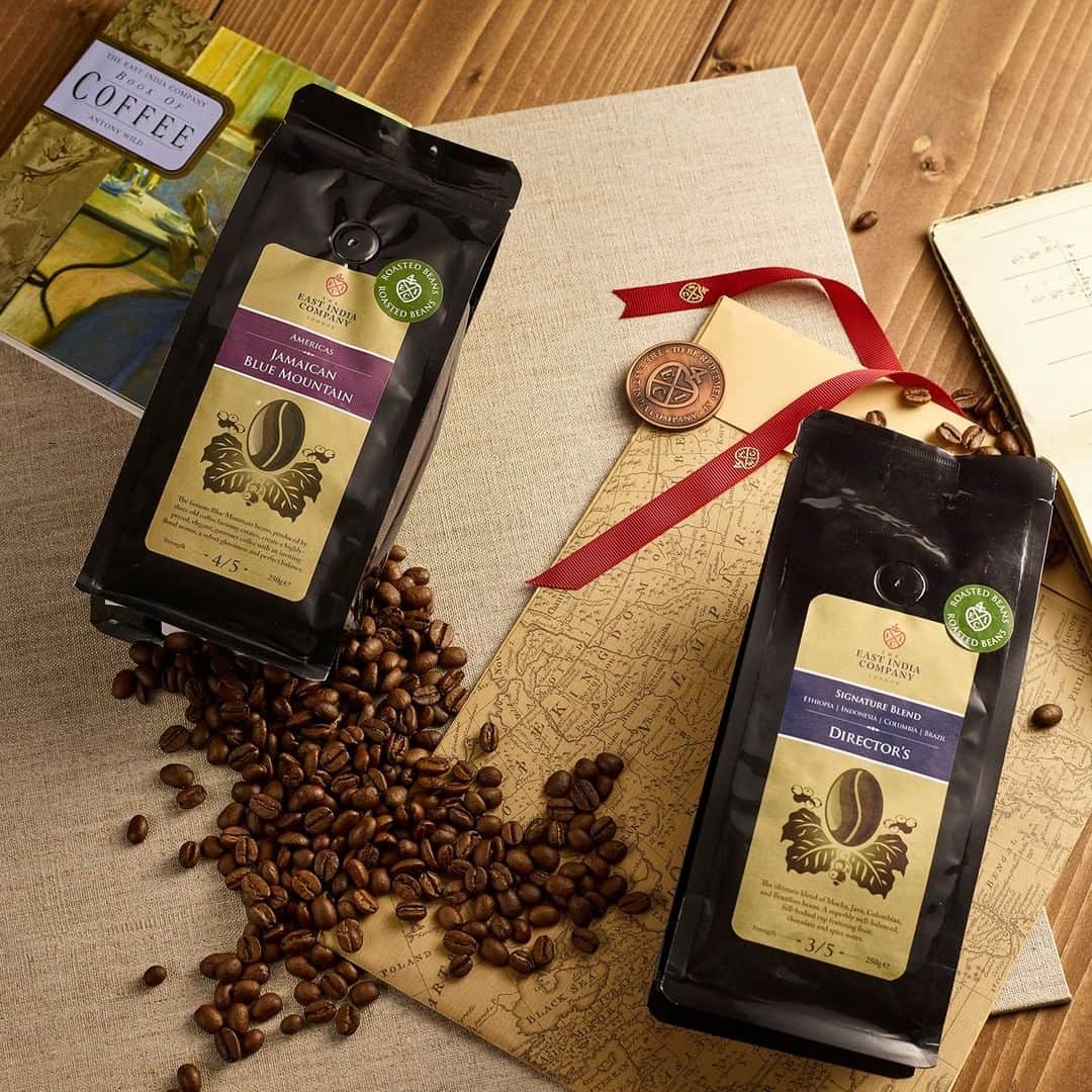 The East India Companyさんのインスタグラム写真 - (The East India CompanyInstagram)「Nothing like the smell of freshly brewed coffee in the morning☕️. Explore our range of carefully selected rare beans and signature blends – on a journey from Ancient Yemen, where the English coffee trade was born, to the islands of St Helena, the home of the Green Tipped Bourbon, onto Jamaica, famed for its legendary Blue Mountain. #coffeetime #coffeebeans #theeastindiacompany」1月11日 17時00分 - theeastindiacompany