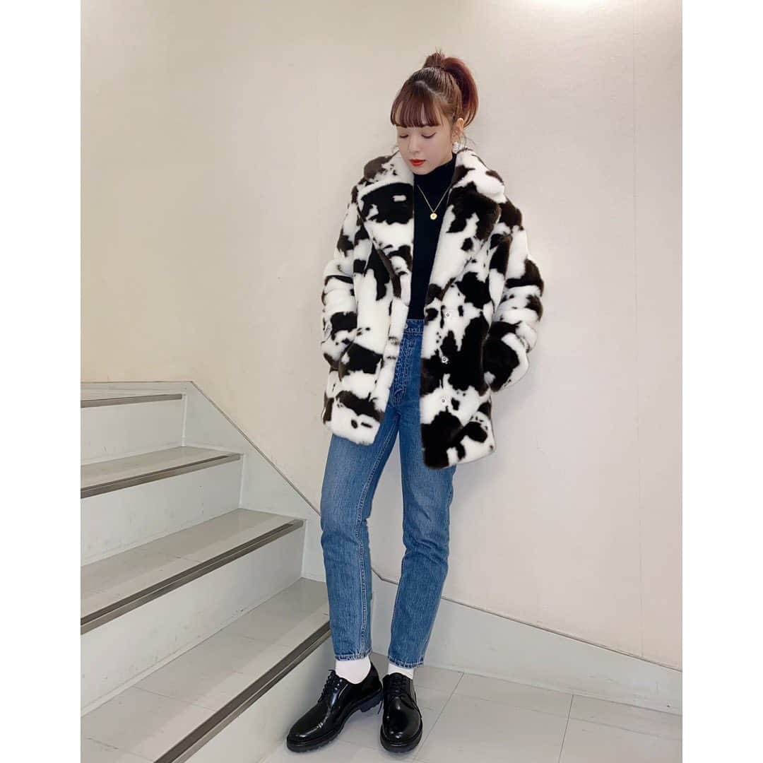 のインスタグラム：「久々に私服でもぺたり。🐄  牛柄があったかい🐄♥️♥️」