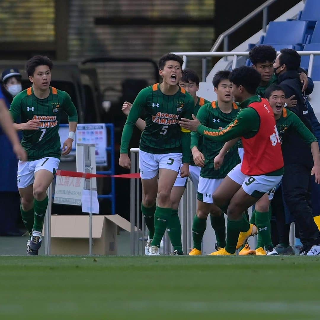 ゲキサカさんのインスタグラム写真 - (ゲキサカInstagram)「山梨学院が11年前の再現!再び決勝で青森山田破り、日本一  #高校サッカー選手権  #高校サッカー #第99回全国高校サッカー選手権大会  #選手権 #全国高校サッカー選手権 #決勝 #final #山梨学院 #優勝 #🏆 #champion #青森山田 #soccer #football #サッカー #フットボール #⚽️ #gekisaka #ゲキサカ ©︎KokiNAGAHAMA ©︎高校サッカー年鑑」1月11日 16時56分 - gekisaka