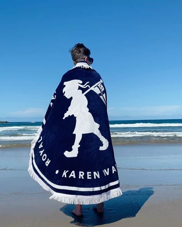 カレンウォーカーのインスタグラム：「Our super lush @RNZYS x KW beach towel for a brilliant summer」