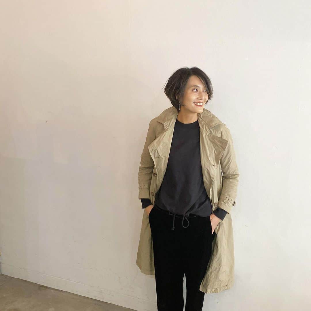 坪田あさみのインスタグラム：「. マリソルオンライン連載第24回アップされてました🙌🏼 プロフィール、ストーリーズから飛べます。 よかったらご覧下さい。 テーマはアラフォーに実は難しいスウェット。 今の年齢におすすめの色と形について書いてます。 あんなに着ていた定番のグレーは難しすぎます。。。😂 .  #アラフォー#アラサー#アラフォーコーデ #アラサーコーデ #お仕事コーデ #アラフォーol #アラサーol #あらふぃふ #アラフィー　#アラフィーコーデ #アラフィフコーデ#40代ファッション #40代コーデ　#30代ファッション　#30代コーデ　#50代ファッション#50代コーデ #大人コーデ #大人カジュアル」