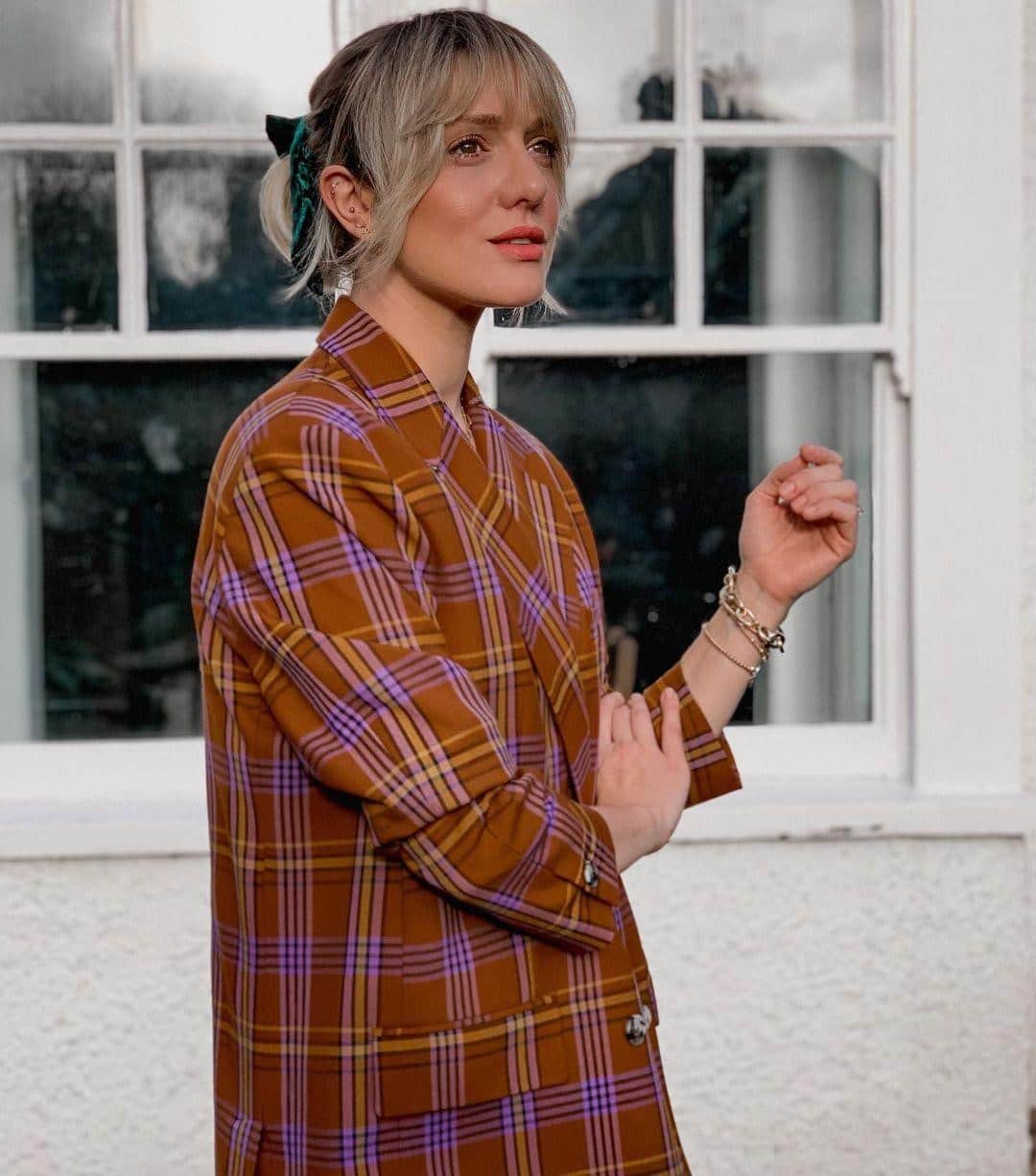 フレンチコネクションのインスタグラム：「Your (home) office uniform: Zoom-ready chic checked blazers💜🧡(📷: @pascale.banks).  #FrenchConnection #MyFC」