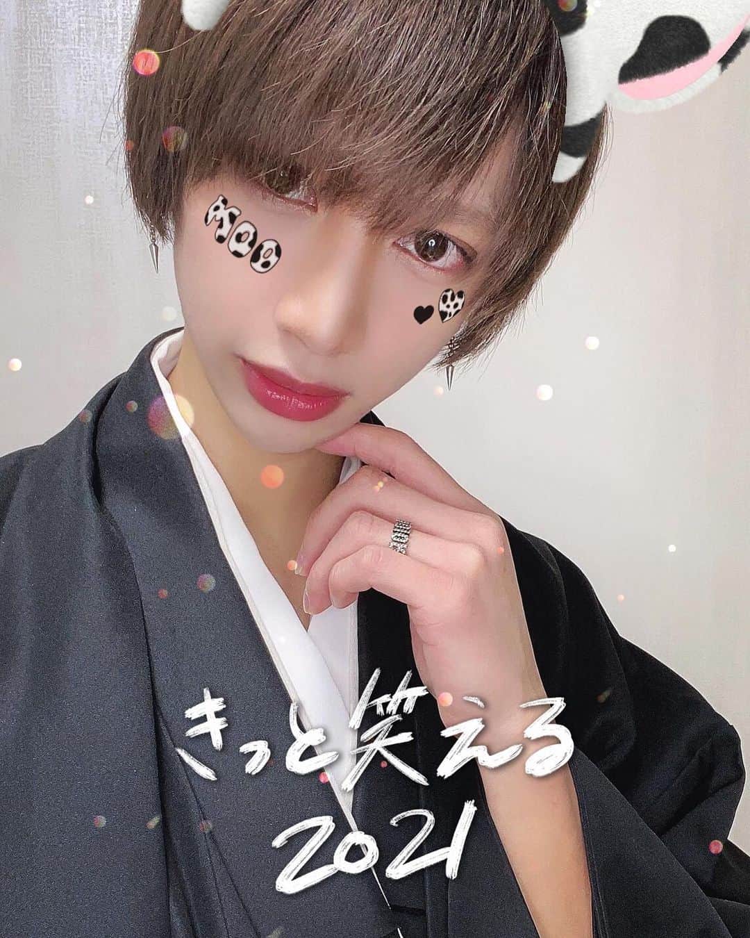 BUZZ-ER.のインスタグラム：「今年、HAUは「年男」です🐮 元気100倍キャラで 皆さんに 沢山の笑顔をお届けします。 @haupika_bw  #うしどし  #年男　＃丑年 🇻🇳 #vietnam Chúc mừng năm mới Trân trọng năm nay 💡本人いわく、1億倍だそうです。」
