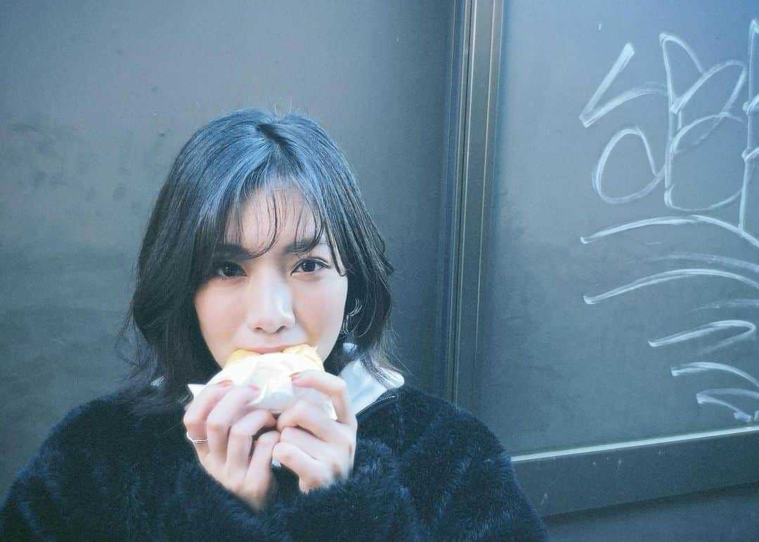 矢野優花さんのインスタグラム写真 - (矢野優花Instagram)「ピザマン食べたくなる季節❄️  #冬ですね  #ピザマン  #矢野優花」1月11日 17時45分 - yanoyuuka_official