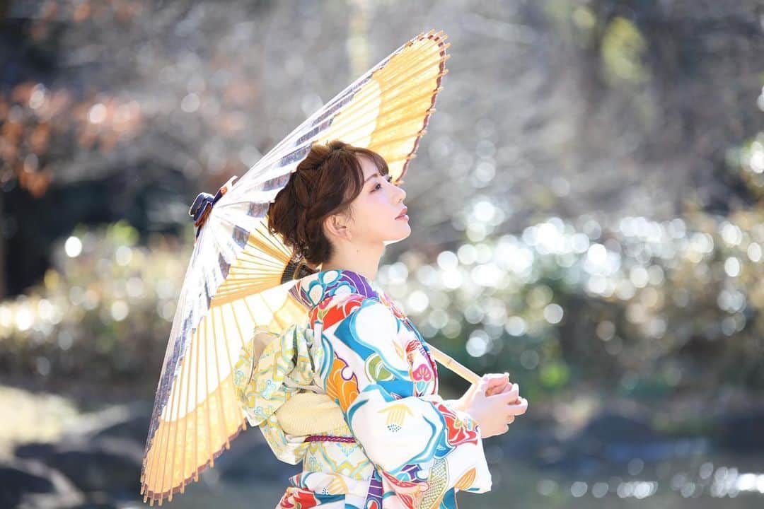 のインスタグラム：「遅くなりましたがあけましておめでとう🎍今年も沢山仲良くしようね🐮  . #instapic#instagood#instafashion#japanesegirl##좋아요그램#인스타그램#팔로우#照片#粉我#ポートレート#写真#レースクイーン#着物#kimono#👘#神尾美月#袴#袴ヘア#hakama」