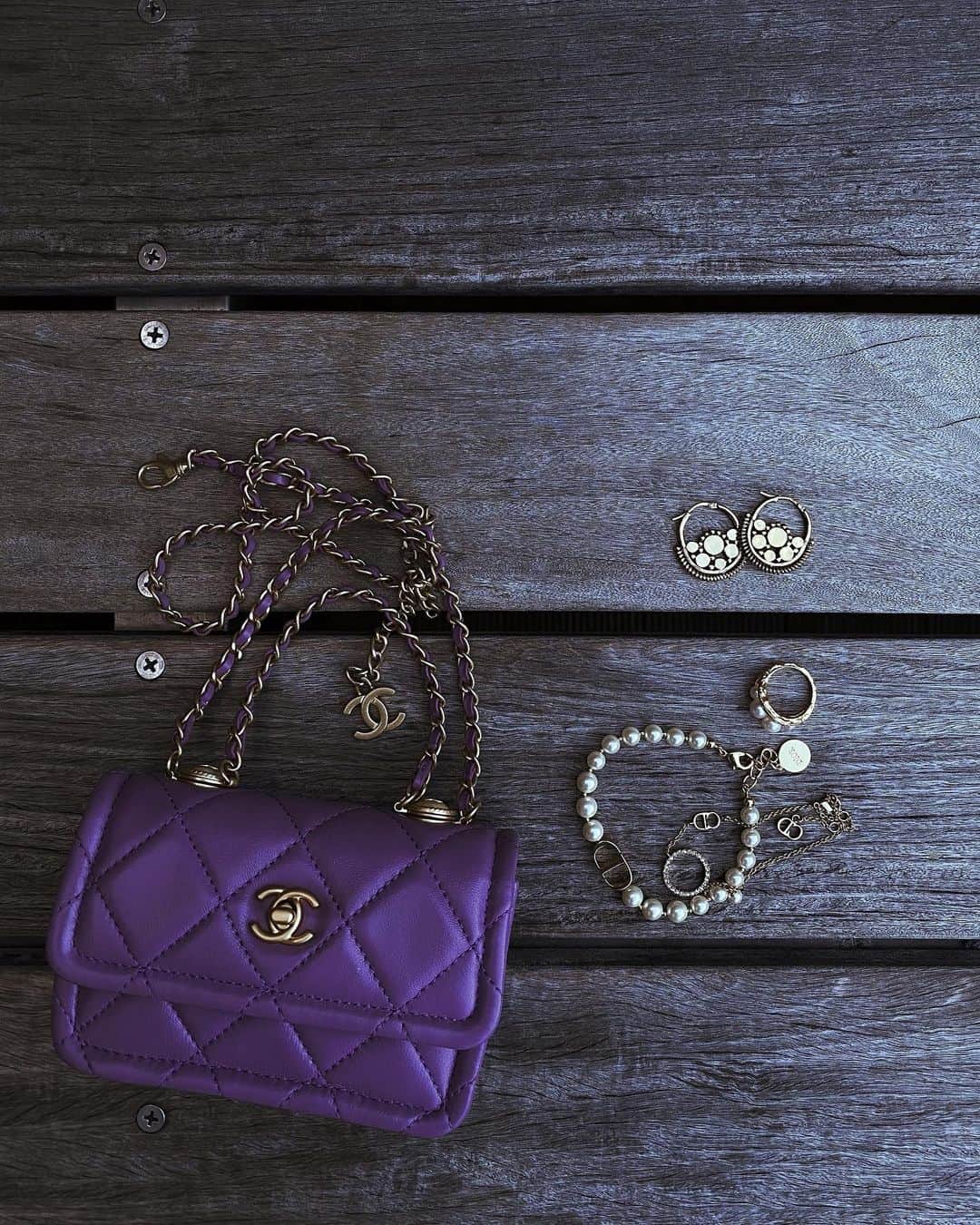 Kanna♡Ivyさんのインスタグラム写真 - (Kanna♡IvyInstagram)「my new fav accessory⛓  #chanelbag #dior #unchained #accessories #gold #purple kannacode  #パールアクセサリー #アクセサリー #ファッション #シャネルバッグ #チェーンバッグ」1月11日 17時51分 - kkkkkkanna