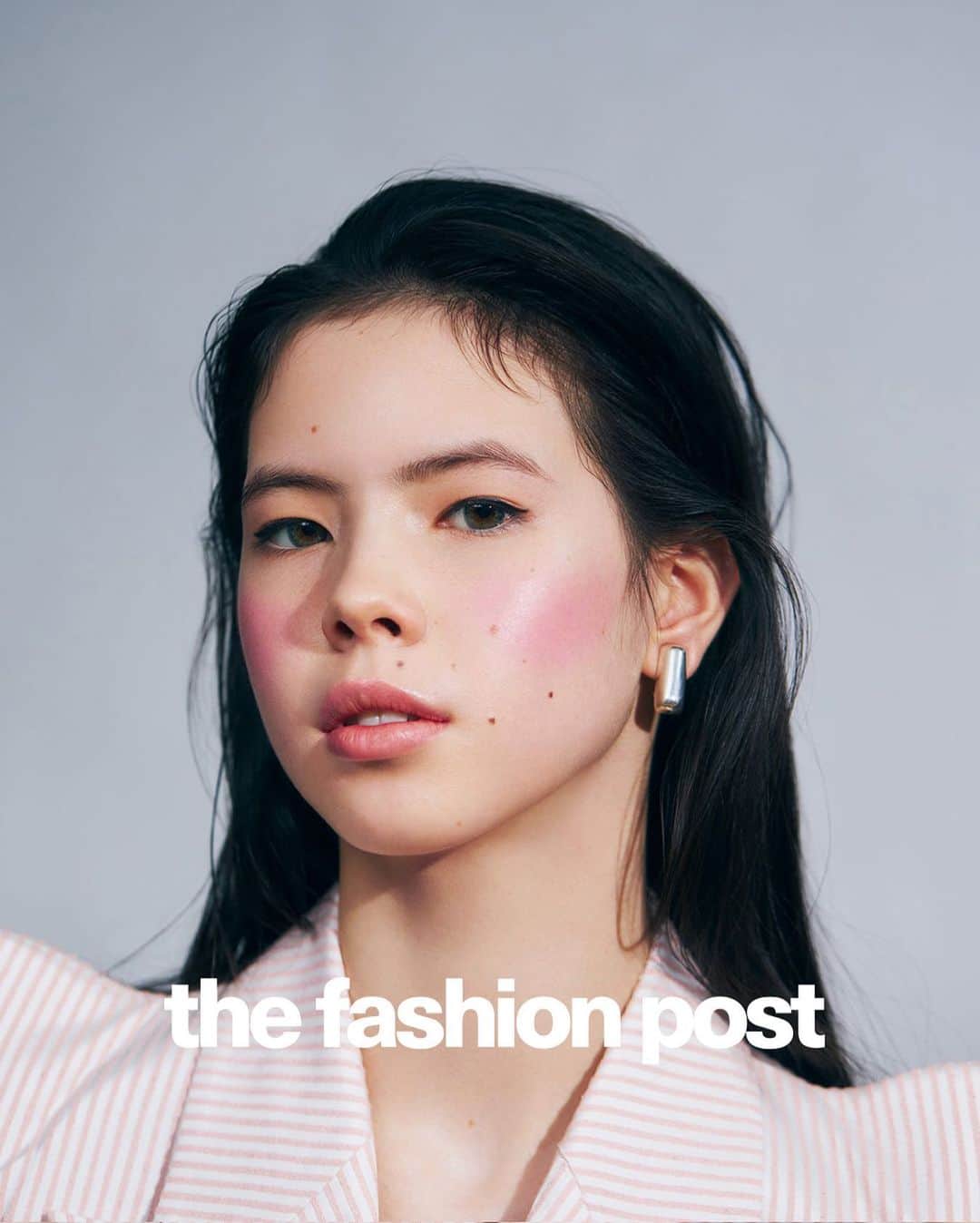 The Fashion Postさんのインスタグラム写真 - (The Fashion PostInstagram)「#beauty trending : pink using addiction cheek tint 004  『【春の7色】 #1 ピンクの水チーク』  薄ピンクのストライプジャケットに、シルバージュエリーを重ねづけ。晴れやかな頬を装い、明るい光を集めて。  art direction & make up: Tomohiro Muramatsu photo & videography: Hiroki Watanabe styling: Erina Ohama hair: KOTARO model: Mayo Ikeda graphic design: Atsushi Kinugasa motion graphics: Ami Tanimoto text: Miwa Goroku edit: Miwa Goroku, Mikiko Ichitani  #TFP #TheFashionPost #TomohiroMuramatsu #村松朋広 #HowToBeauty #PinkMakeup #ADDICTION #アディクション #PushButton #petiterobenoire」1月11日 18時00分 - tfpjp