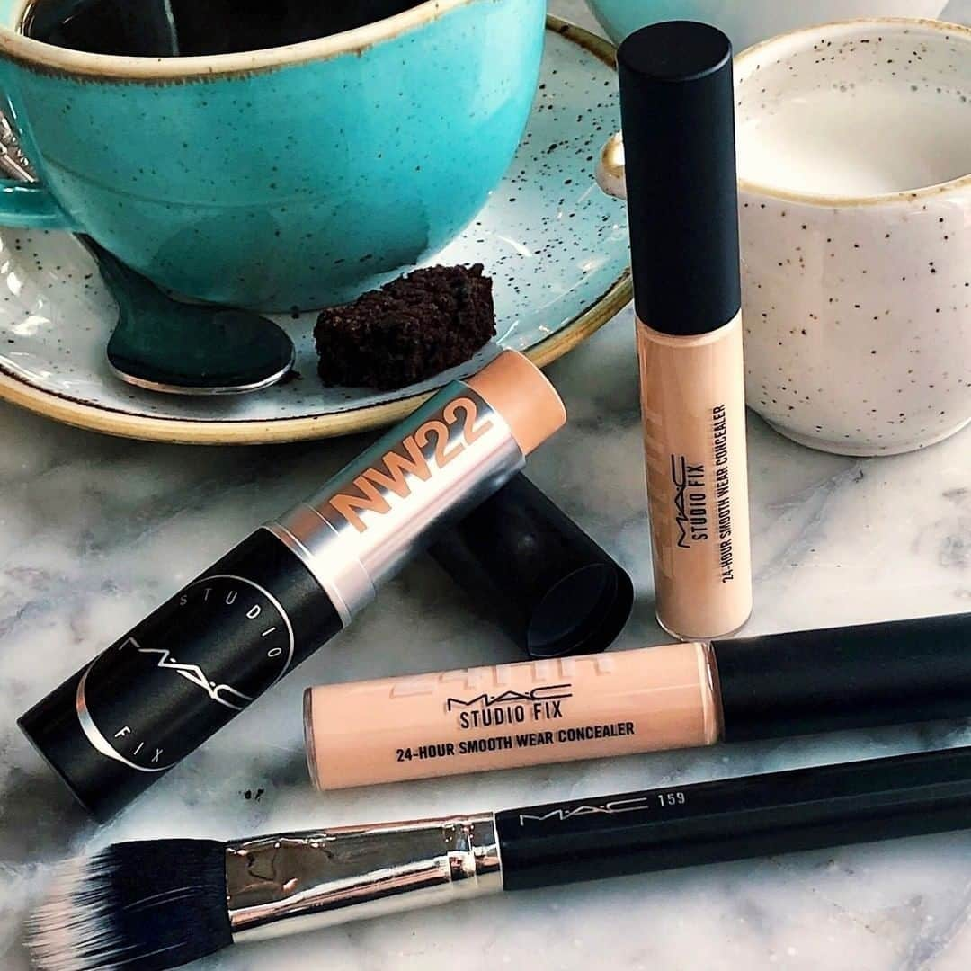 M·A·C Cosmetics UK & Irelandさんのインスタグラム写真 - (M·A·C Cosmetics UK & IrelandInstagram)「Monday essentials ☕ Conceal the weekend with:⁠ ✔️Studio Fix 24-Hour Smooth Wear Concealer⁠ ✔️Studio Fix Soft Matte Foundation Stick⁠ Apply with the 159S Duo Fibre Brush⁠ ⁠ Who swears by these products? 👇⁠ Regram @maccosmeticsbrasil⁠ #MACCosmeticsUK #MACCosmetics #MACStudioFix #StudioFixConcealer #MACBrush #MACFoundation⁠」1月11日 18時01分 - maccosmeticsuk