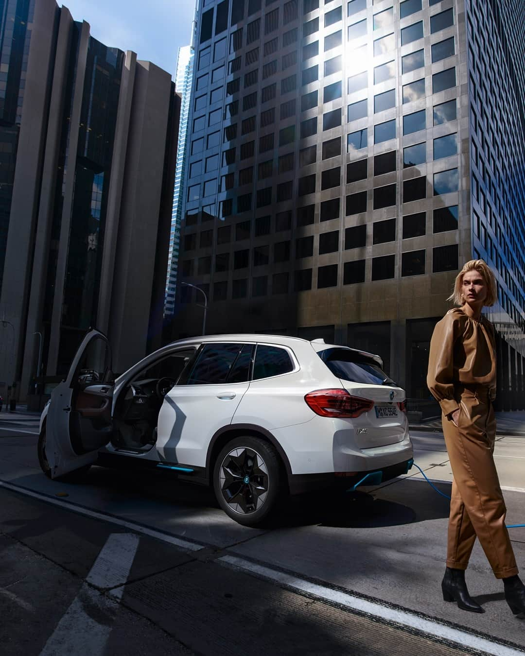 BMWさんのインスタグラム写真 - (BMWInstagram)「Something purely electrifying this way comes. The first-ever BMW iX3. #THEiX3 #BMW #iX3 #BMWi #BornElectric @BMWi  __ BMW iX3: Power consumption in kWh/100km: 17.8–17.5 (NEDC); 19.0–18.6 (WLTP), Electric range in km: 458–450 (WLTP). Further information: www.bmw.com/disclaimer   286 hp, 210 kW, 400 Nm, Acceleration (0-100 km/h): 6.8 s, Top speed (limited): 180 km/h.」1月11日 18時01分 - bmw