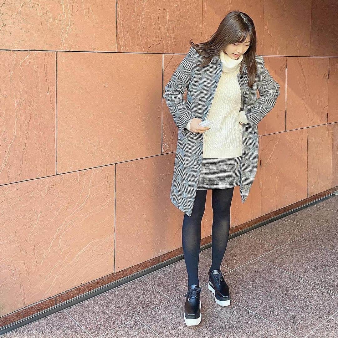 渥美友里恵のインスタグラム：「🥨🤍 #ootd  #ㅇㅇㅌㄷ   #明日は☃️だそうで #完全防備で挑むしかない #皆さまもお気をつけください　🪡」