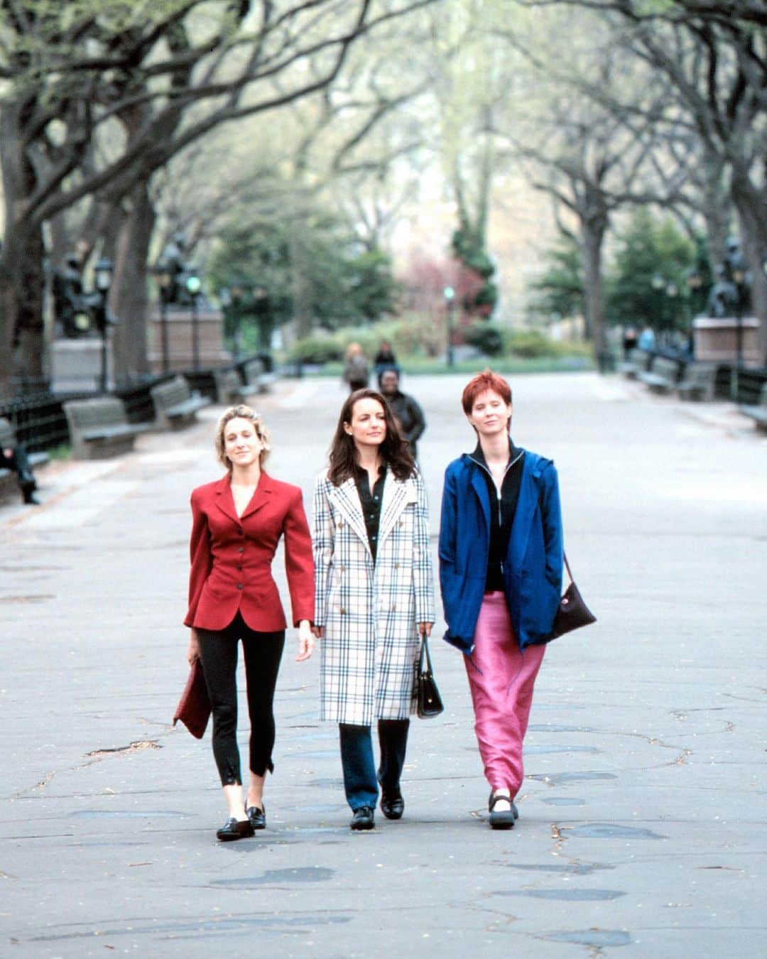 British Vogueさんのインスタグラム写真 - (British VogueInstagram)「Hold onto your Baguettes, because a #SexAndTheCity reboot has officially been confirmed at HBO Max. #SarahJessicaParker, #CynthiaNixon and #KristinDavis are all set to return for a 10-episode revival that will revisit the original thirty-something single girls as they navigate the “even more complicated reality of life and friendship in their fifties”. The only thing missing? #KimCattrall, who has declined to bring back Samantha Jones to make the quartet complete. Click the link in bio for everything you need to know about the new series named: #AndJustLikeThat.」1月11日 17時58分 - britishvogue