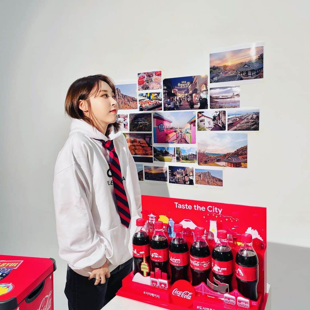 ムンビョルさんのインスタグラム写真 - (ムンビョルInstagram)「Coke Love ❤️ ⠀ ⠀ #광고#코카콜라 #CocaCola#이맛이느낌 #시티패키지 #도시의즐거움을켜다 #광주#성덕❤️  ⠀ ⠀ ⠀ ⠀ ⠀ #byul2closet」1月11日 18時03分 - mo_onbyul