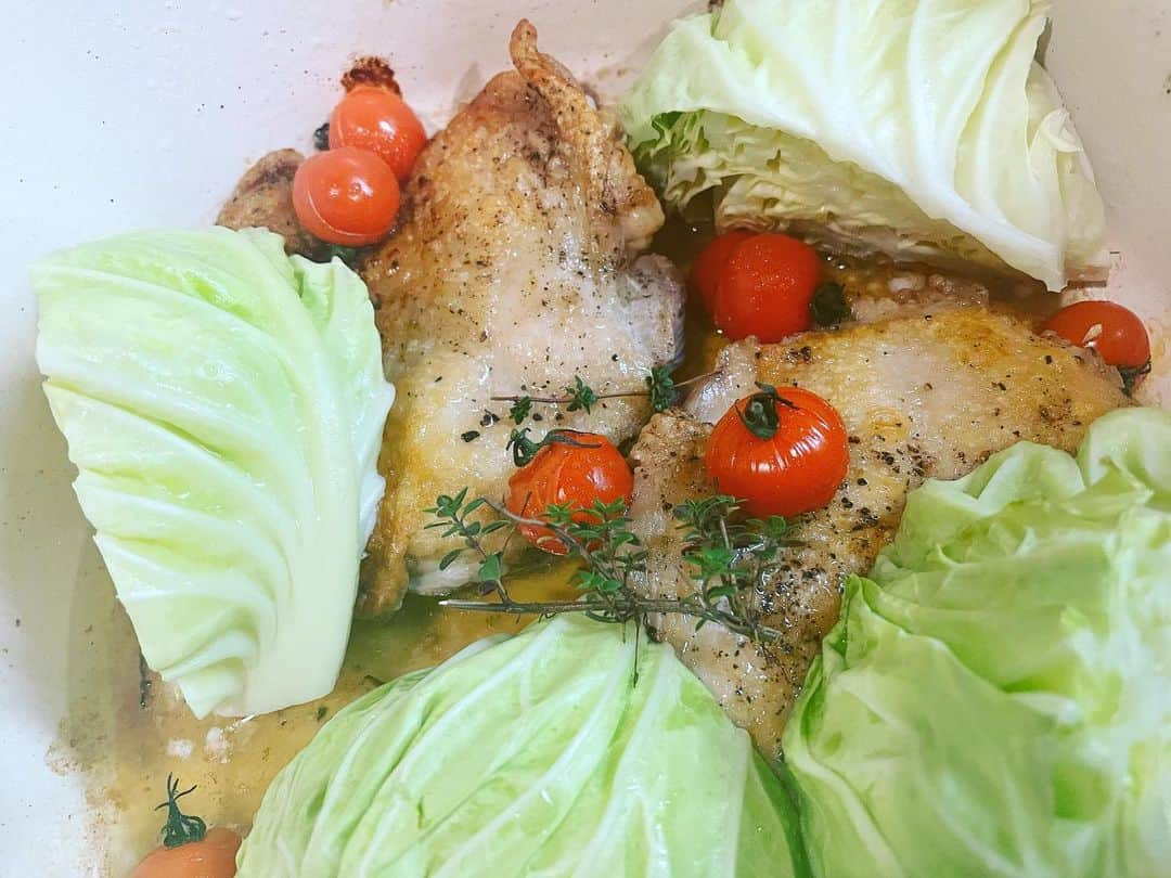 のインスタグラム：「こんばんは おかあちゃんの れすとらん屋さん✨  まもなくできるよん  Good evening Mom's restaurant ✨  Ready any day now  #おうちごはん #赤ワイン #あけます💕 #foodathome  #redwine  #openthebottle」