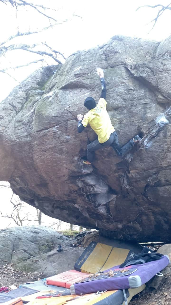 ガブリエル・モローニのインスタグラム：「2nd ascent of a “direct exit” of the classic Fred Nicole problem Mandragore.  It feels good to finally pull on quality rock after a couple of months social distancing in the countryside of Tuscany... Now back to training and hopefully some more of this! @e9clothing_official @scarpaspa @petzl_official @dinamicheverticalisrl @frictionlabs @urbanwallmilano  #e9team #petzlteam #dinamicheverticalisrl #scarpaspa #frictionlabs #urbanwallmilano」