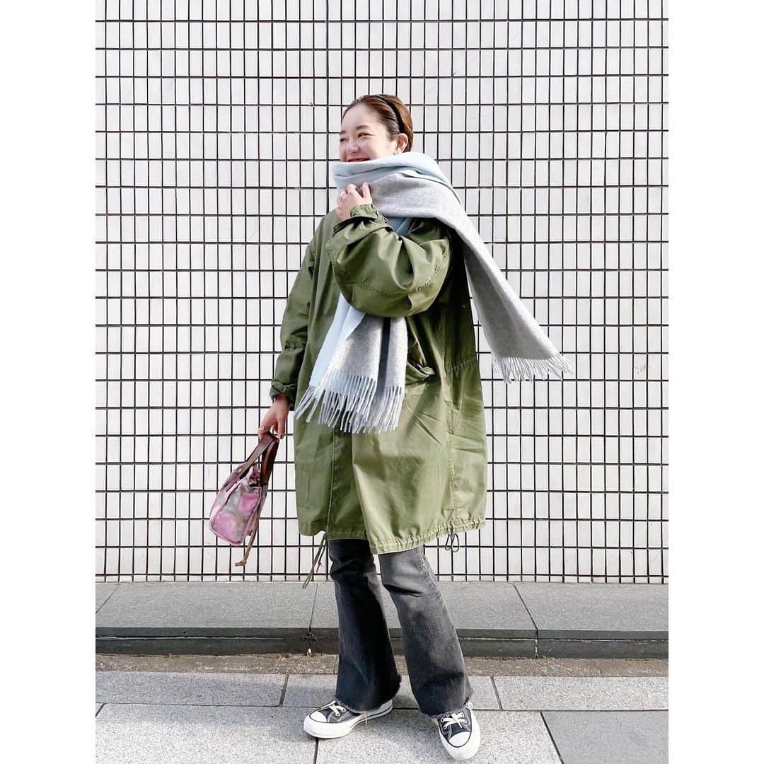 川島幸恵さんのインスタグラム写真 - (川島幸恵Instagram)「🧣🧣🧣﻿ ﻿ 明日は東京でも雪降っちゃうかしらっ🥶 寒いーーー﻿☃️ ﻿ ﻿ #SHENERY_official ﻿ #coat #modscoat﻿ #vintagemilitary﻿ #denimpants #SHENERY﻿ #stole #throw﻿ #bag #marni﻿ #shoes #converseaddict﻿ #fashion #styling﻿」1月11日 18時18分 - sachie118