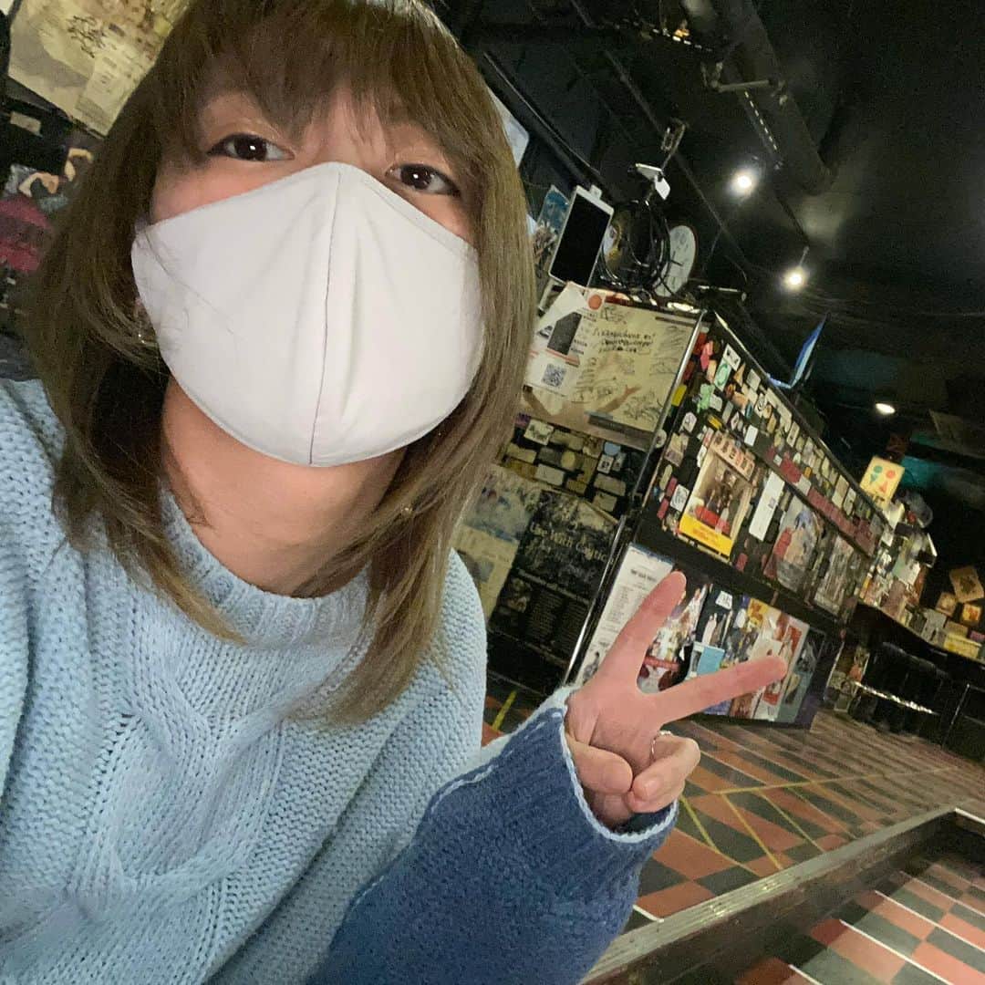 乃下未帆のインスタグラム：「今年はあったかい服を買ったﾅｧ。 そしたらママと妹に「お姉ちゃんがあったかい服着てる…」と呟かれた。 薄着イメージのワイ…」