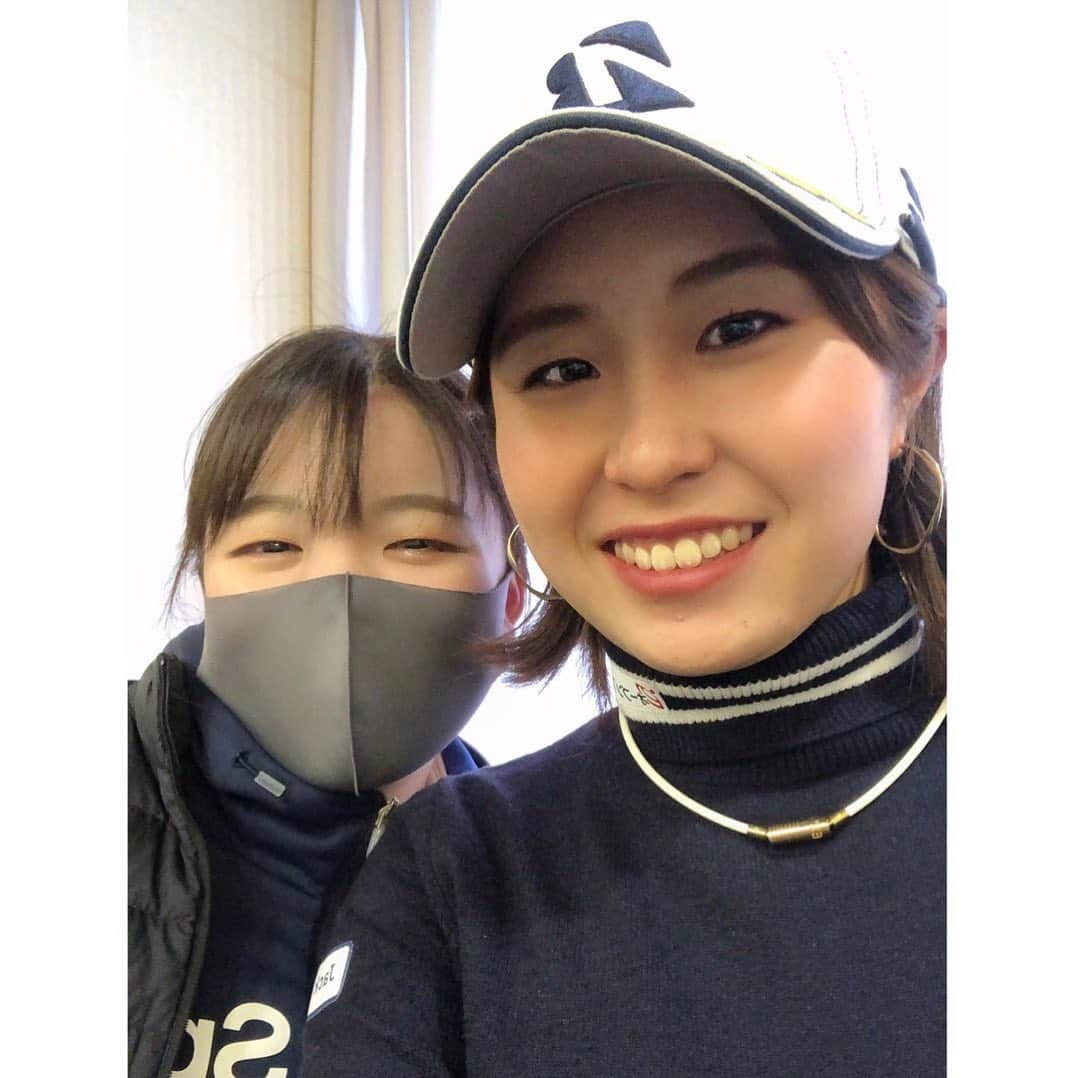 大里桃子さんのインスタグラム写真 - (大里桃子Instagram)「☺︎ 「RKK 女子ゴルフ黄金世代スキンズマッチ」 "令和2年7月豪雨災害復興支援チャリティ" ご覧頂きありがとうございました💛 楽しんで頂けましたか？ 久しぶりにギャラリー方々の前でプレー出来てとっても楽しかったし、この様なスキンズマッチを開催して頂き本当に感謝します！ 早くツアーでもギャラリーの皆さんが入れる様になると良いなと思います🥺 これからも応援宜しくお願いします🤲 今回キャディしてくれたのは東海大の神谷ちゃん！ 楽しかった〜ありがとう❣️」1月11日 18時12分 - chanmomo810