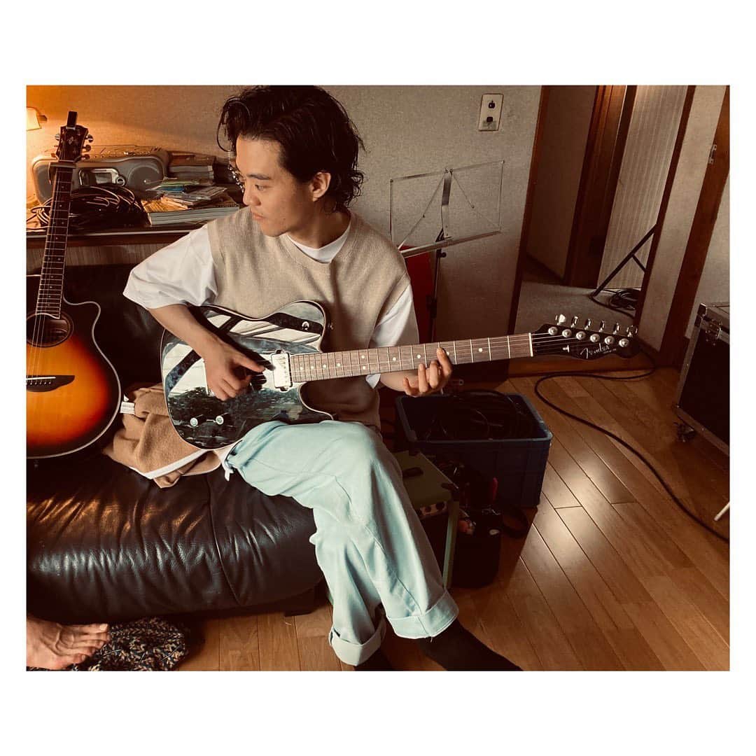 のインスタグラム：「🎤  #3Bの恋人 主題歌情報📣  慎太郎役 #HIROSHI さんが歌う 「Hallelujah」@fivenewold のDigital Singleが2021.1.22に リリースされるとのことです👏💓  世界観ぴったりでポップなとっても素敵な 主題歌をありがとうございます🥺💓  #HIROSHI #FIVENEWOLD」