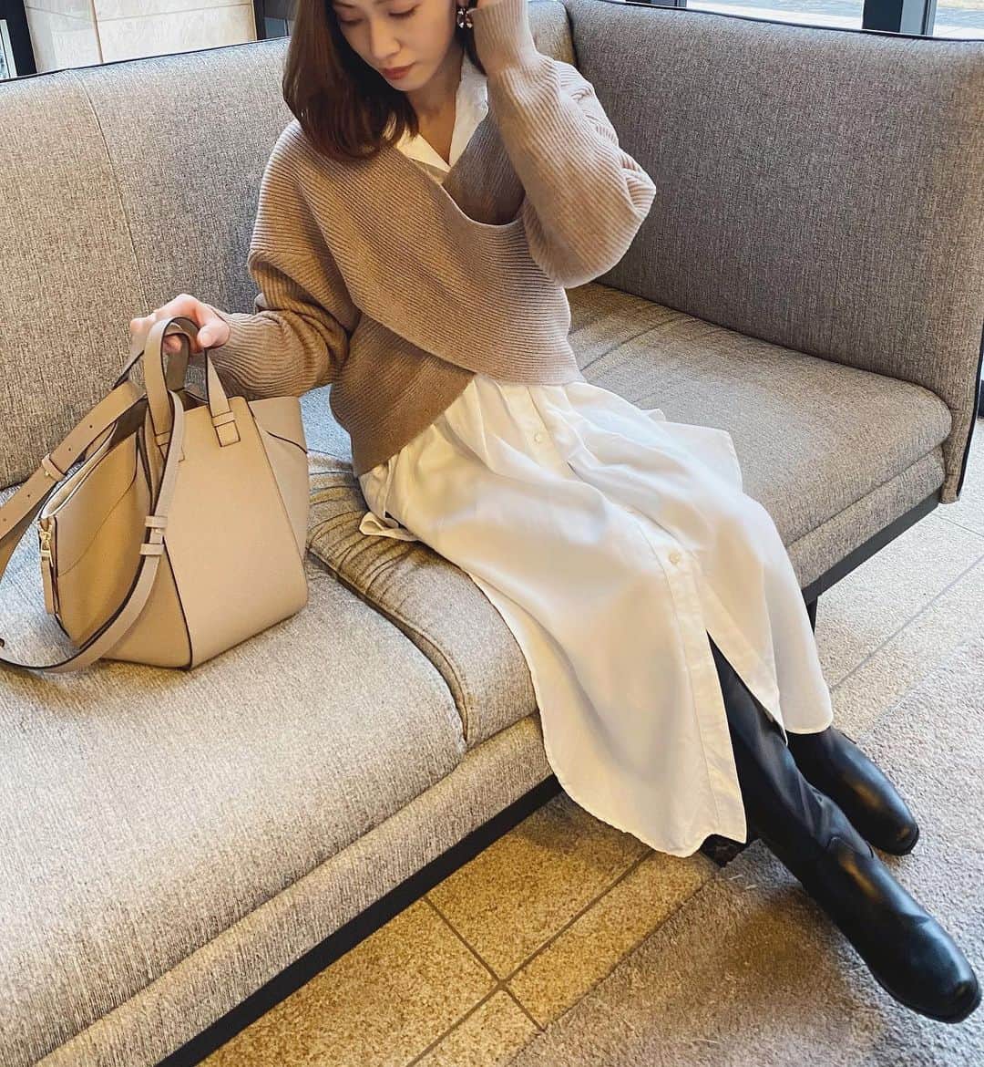 石黒美帆のインスタグラム：「﻿ *﻿ 🧸🤎﻿ ﻿ ﻿ ﻿ #fashion#fashionstyle#fashiongram#instafashion#outfit#ootd#dailylook#akte#emmataylor#gu#loewe#stylebar#패션#오오티디#ファッション#コーデ#冬服#冬コーデ#シンプルコーデ#シャツワンピ#ジーユー#ロエベ#ロエベバッグ#アクテ#カシュクール」