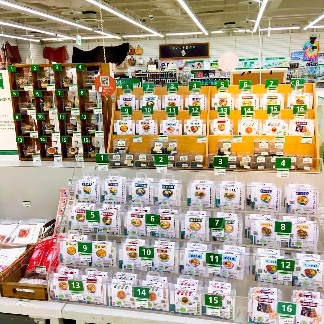 萩谷幹のインスタグラム：「本日1月10日より東急ハンズ広島店にて ミニチュアキットの販売してます。 キット特集で5Fのエスカレーター降りたら真前に設置されています。 今回は、な、な、なんと動画付き キットは全部で16種類 動画はまだ10種類です。  #ミニチュアキット #miniature  #miniaturekit  #東急ハンズ広島店 #東急ハンズ広島店5F #動画付き #キンカンの工作室 #樹脂粘土 #樹脂粘土で作るミニチュアフード  #初心者でも出来る」