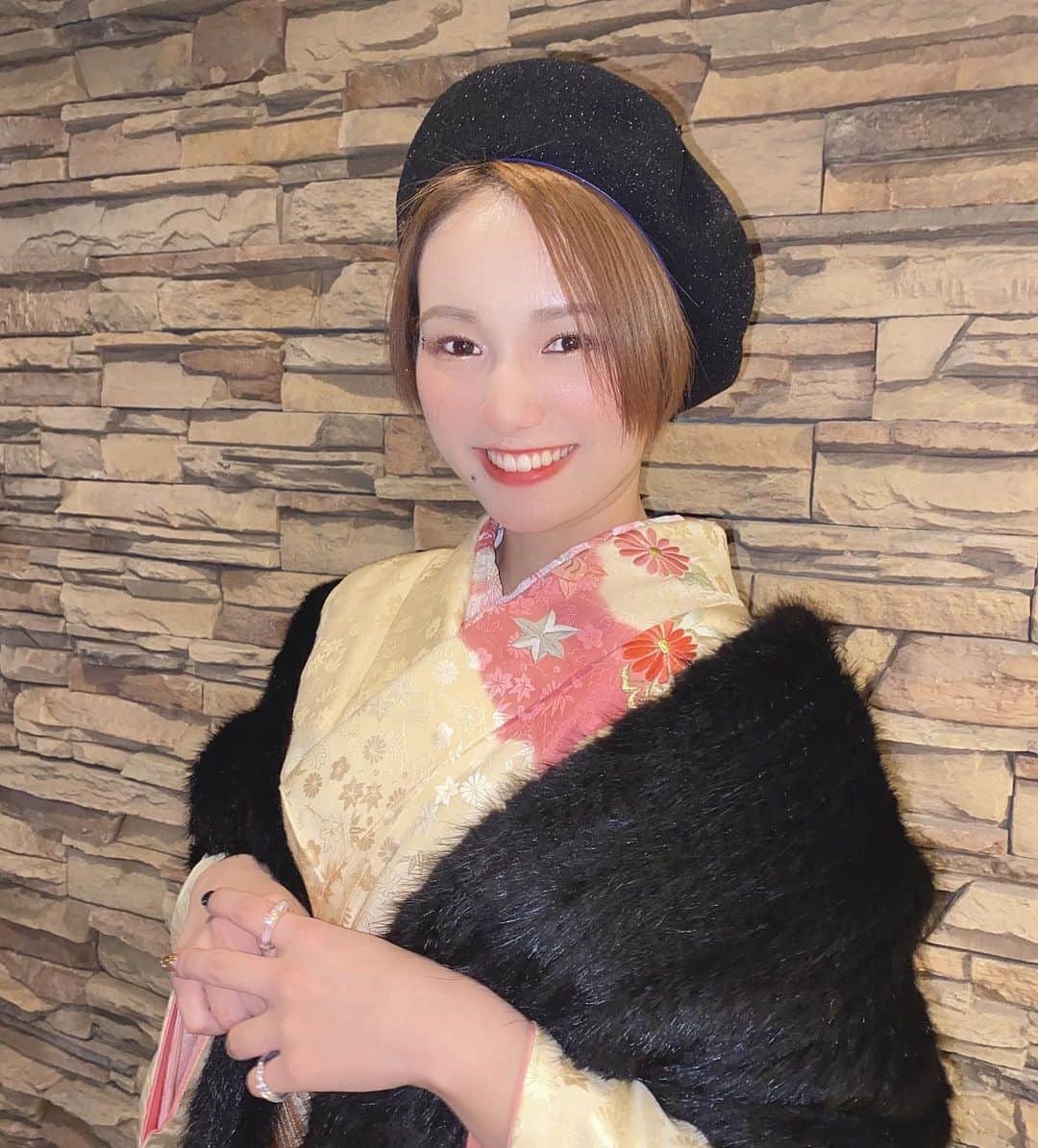 工藤菫のインスタグラム：「振袖〜〜👘  #アプガ  #成人の日  #1月11日  #振袖  #べれー帽」