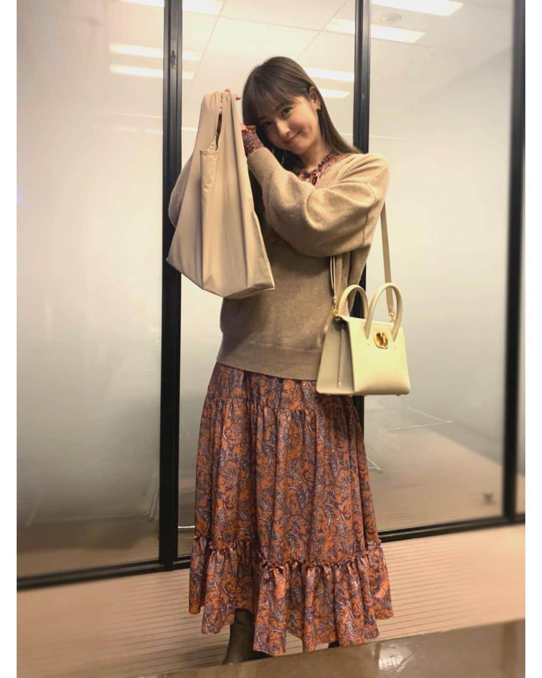 佐々木希さんのインスタグラム写真 - (佐々木希Instagram)「いつもbagの中にeco bag入れています。便利。  #のぞみの私服 knit#NORC one-piece#iNtimite bag#dior  eco bag#iNtimite」1月11日 18時45分 - nozomisasaki_official