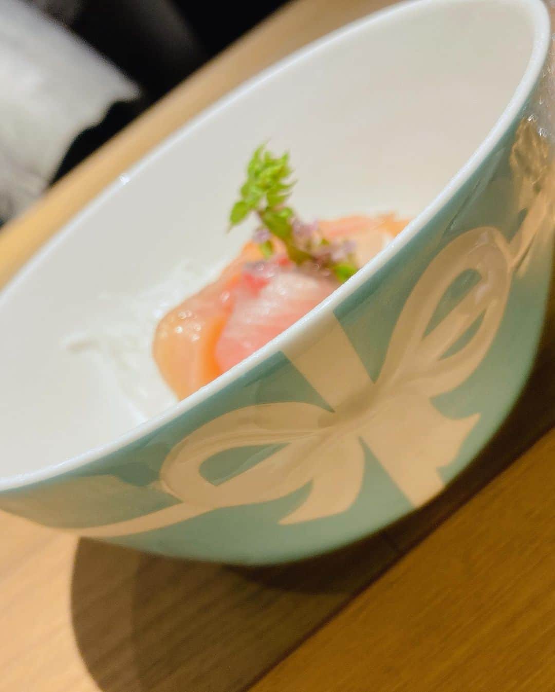 まゆさんのインスタグラム写真 - (まゆInstagram)「ティファニー食器でお寿司🍣♡ #tiffany #tiffanyandco #tiffanyblue #gourmet #sushi #sushitime🍣」1月11日 18時37分 - mayumixx119
