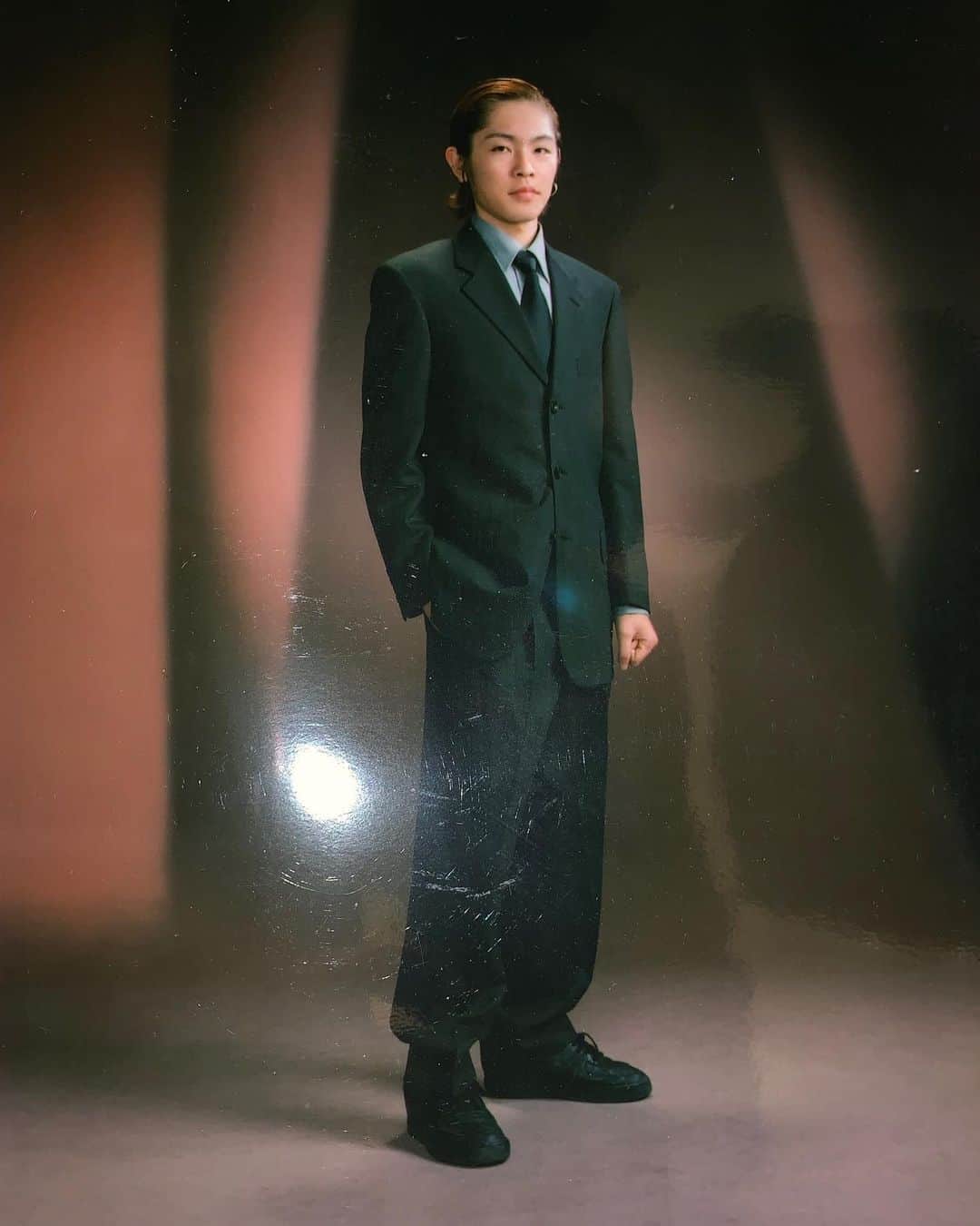 SONPUBのインスタグラム：「片付けしてたら出てきた。おそらく2001年の成人式(20年前)🤣 3枚目は当時のバンド仲間と(俺右)  成人の皆さんおめでとうございます㊗️」