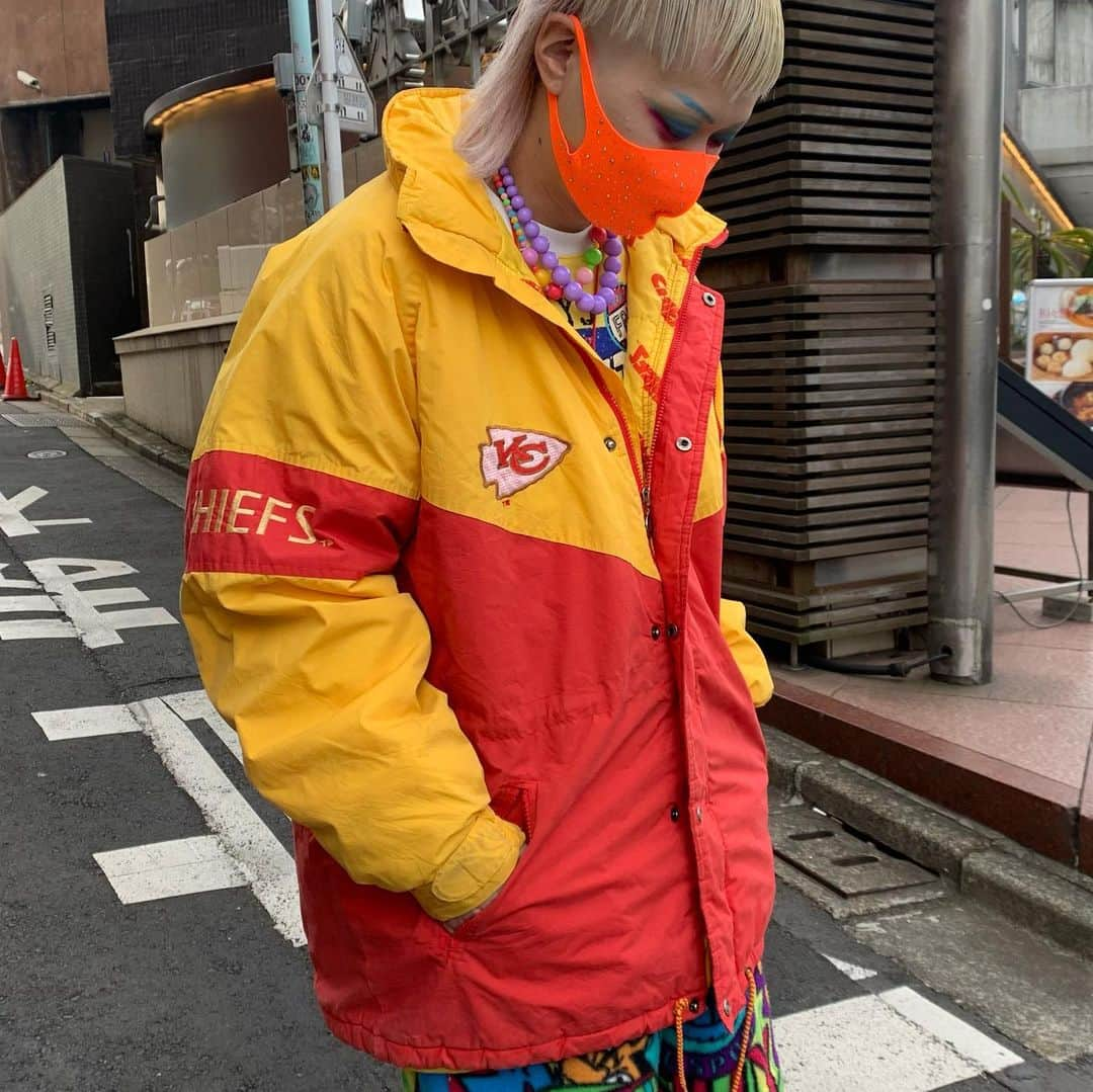 原宿シカゴさんのインスタグラム写真 - (原宿シカゴInstagram)「#原宿シカゴ原宿店  ・ 🏀⚾️NEW ARRIVAL🏉⚽️ ・ ナイロンスタジアムジャケット大量入荷致しました😆✨ ¥2,900(+tax)〜ご用意しております👍 ・ 新商品、毎日入荷‼️ ご来店をお待ちしております🗽 ・ 【アクセス】 東京都渋谷区神宮前6-31-15 2F ℡03-6727-5505 営業時間 12時〜19時(短縮営業中) JR原宿駅東口から徒歩3分 東京メトロ明治神宮前駅3番出口から徒歩2分 ・ #ナイロンジャケット#ウィンドブレーカー#原宿#原宿シカゴ#古着#古着屋#古着女子#古着男子#フルジョ#フルダン#下北沢#吉祥寺#京都 #harajuku#harajukuchicago#usedstyle#vintage #데일리룩 #옷스타그램」1月11日 18時50分 - harajukuchicago_official