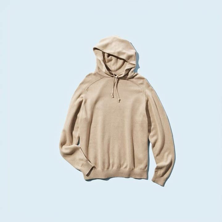 UOMOさんのインスタグラム写真 - (UOMOInstagram)「【MY STANDARD 100】コスパ抜群で高級カシミヤ並みの着心地と素材感。「バトナー」のニットフーディ  「スウェットだけでなく、ニットにも素晴らしいジャパン・ブランドが増えています。今季愛用しているバトナーのニットフーディは3万円台ですが、カシミヤと間違うほどの着心地と素材感。家でも外でも着ています。ジルサンダーのコートとウールパンツのコーディネートは、ニューバランス992にマチュアーハのウールキャップでアメトラな雰囲気にまとめつつ、冬の淡色コーディネートをネイビーで締めています」。豊島 猛さん（スタイリスト／37歳）  続きはWEBUOMOで！  #uomo #uomo_magazine #webuomo #mystandard #batoner #バトナー #cashmere  #カシミヤ #fashion #mensfashion #mensstyle」1月11日 19時00分 - uomo_magazine