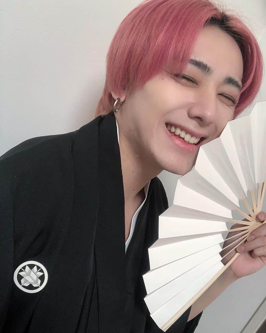 Yuyaさんのインスタグラム写真 Yuyainstagram ねむねむ ピンクヘアー ピンク髪 コンマバング センター分け 韓国好きな人 韓国好きな人と繋がりたい 韓国コーデ 韓国男子 かっこいい かわいい メンズアイドル アイドル Idol Selca