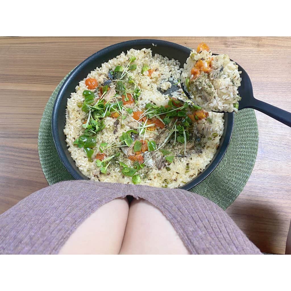 水樹たまさんのインスタグラム写真 - (水樹たまInstagram)「サバ缶クミンご飯🐟 青唐辛子たっぷり入れたんだけど今回の🌶は辛くなかった😢  でも美味しかったのでよし🤤  #サバ缶レシピ  #サバ缶クミンご飯  #おうちごはん #ランチ #お米大好き #谷間メシ #水樹たま #mizukitama #ぽっちゃり女子  #むちむち #lunchtime #mackerel #cannedmackerel #curvywomen #plump #料理好き #食べるの好き」1月11日 19時10分 - mizukitama