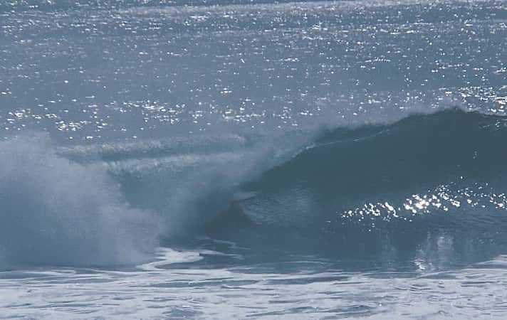 脇田紗良さんのインスタグラム写真 - (脇田紗良Instagram)「鬼いい波だった☺︎  誰かバクサイドでチューブの入り方教えて、、、🥶」1月11日 19時05分 - sara_wakita1010