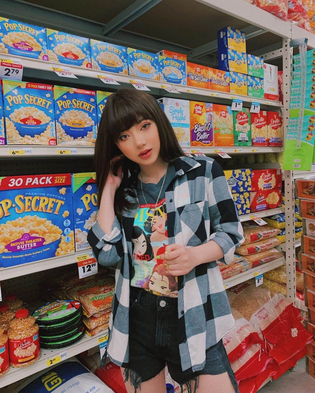 ヤンニーン・ワイゲルのインスタグラム：「From pre-rona days🐒」