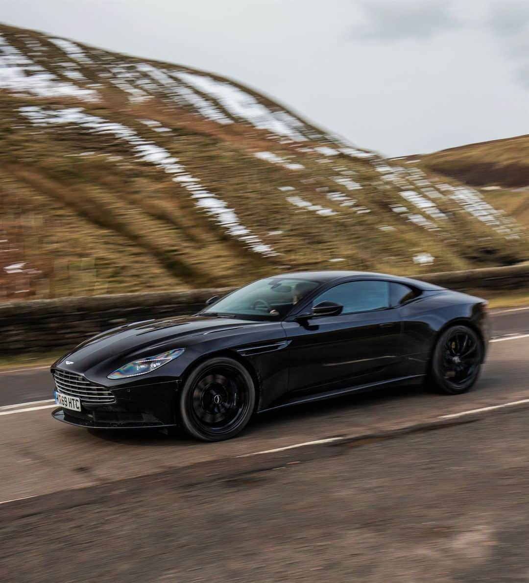 アストンマーチンさんのインスタグラム写真 - (アストンマーチンInstagram)「DB11 is the leader of the pack, it is quintessentially Aston Martin.  📸@supercardriver  #AstonMartin #DB11」1月11日 19時06分 - astonmartin