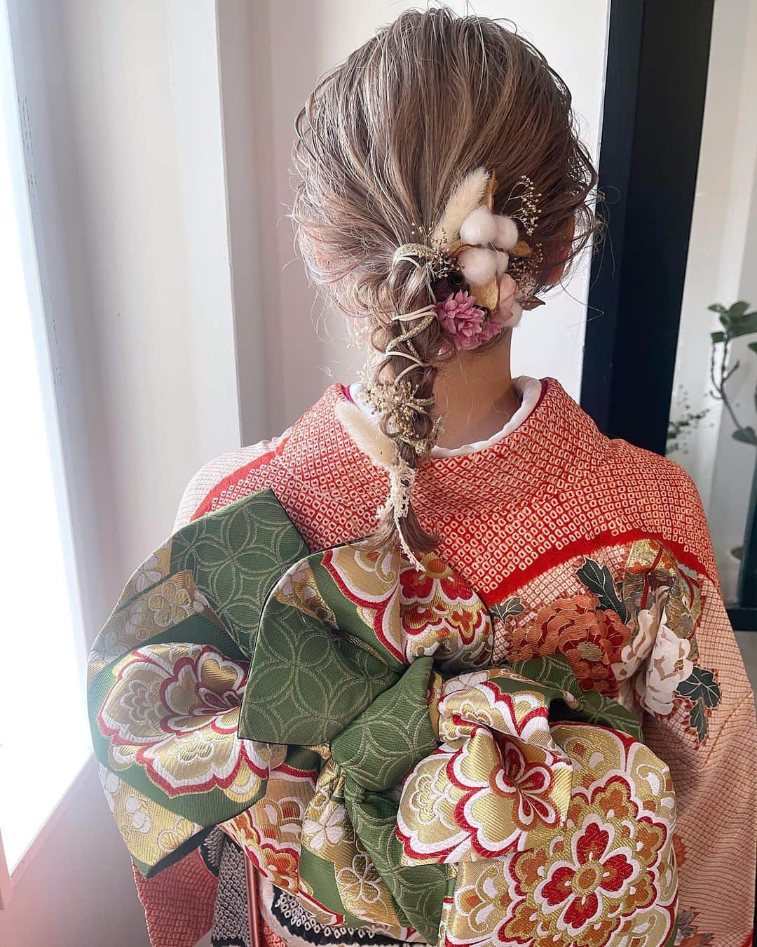 sakincho1028のインスタグラム：「成人式ヘア🌼 #sakinchohair #hairarrange#hair#arrange#hairset#ヘアアレンジ#アレンジ#ヘアセット#豊橋#美容室#ヘアメイク#出張ヘアメイク#成人式#成人式ヘア#和装」