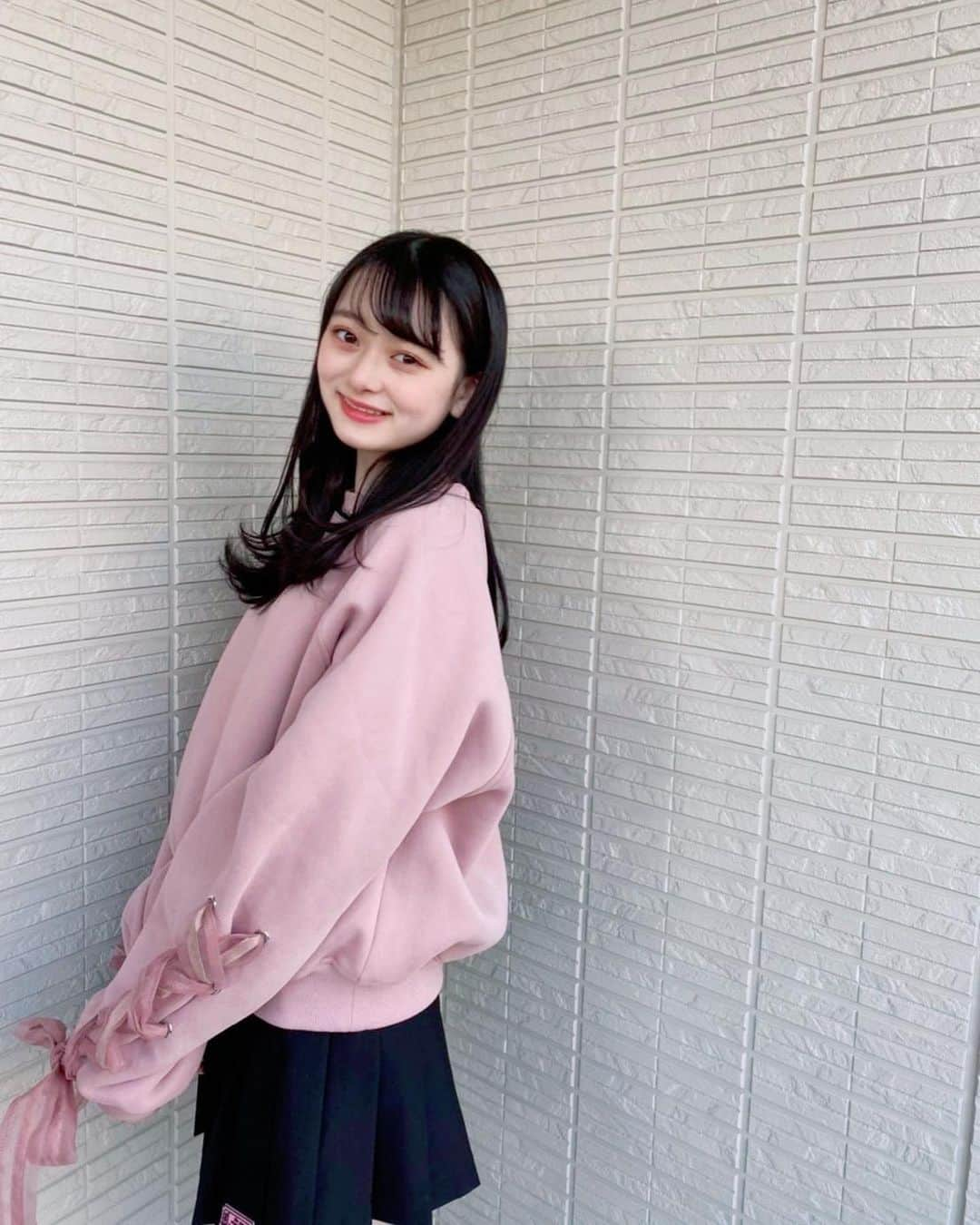 高比良由菜さんのインスタグラム写真 - (高比良由菜Instagram)「・ 結構前に投稿した写真の アップバージョン🐰❕ ・  近くで見ると袖の୨୧の可愛さが増して可愛い…🎀♥ ・ #高比良由菜#ゆなな#nicola#ニコラ#ニコモ#KOLMEBABY」1月11日 19時15分 - yuna_takahira_official