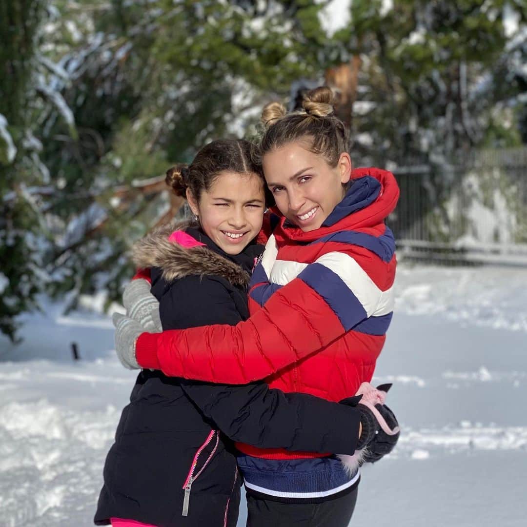 ソフィア・バルビのインスタグラム：「Paseos de ayer con ella! 😍😍❤️❤️👯‍♀️👩‍👧」