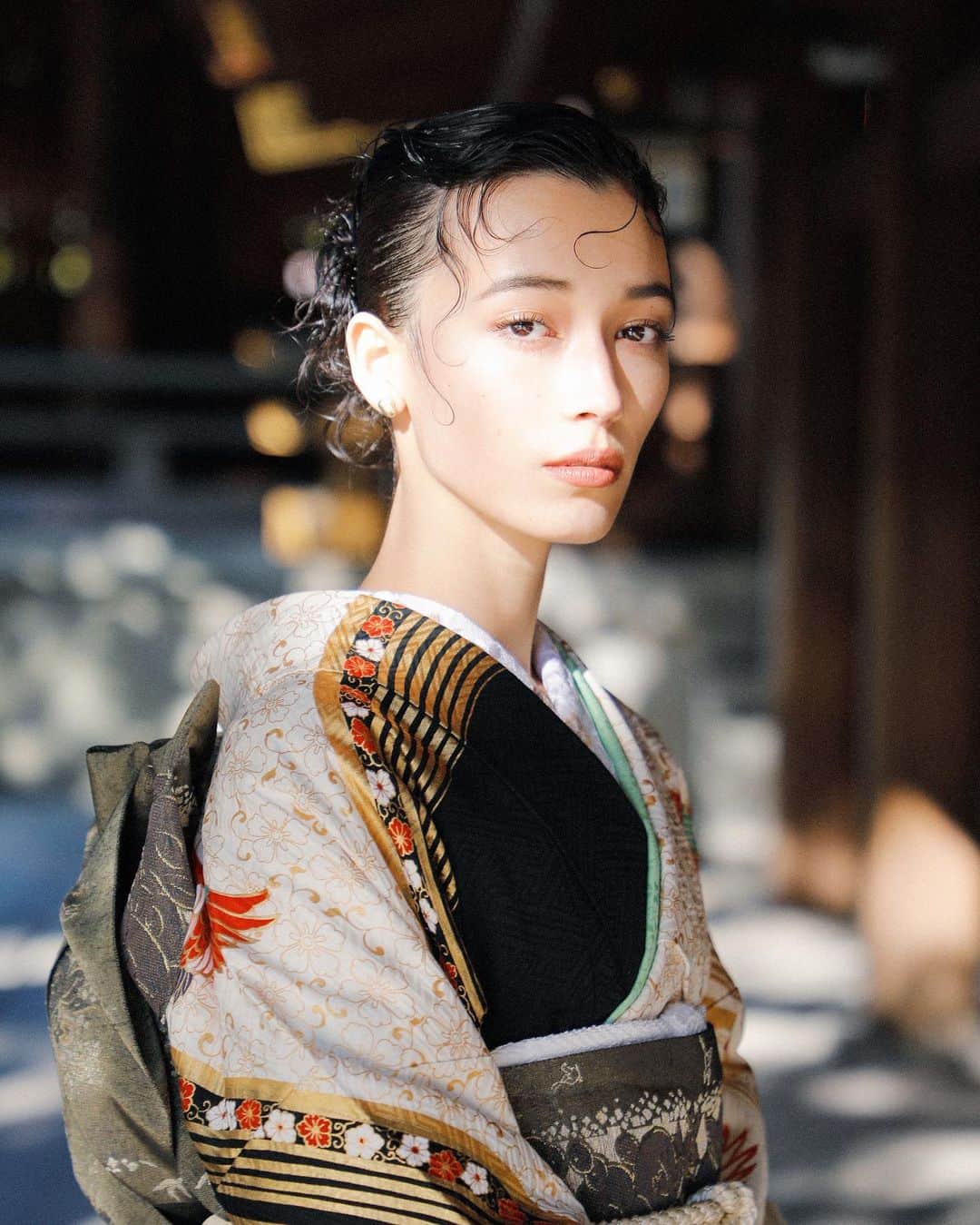 Cazumaxのインスタグラム：「あら〜綺麗〜マリアちゃんの振袖撮らせてもらいました🙏SHIMAの淺輪さんのヘアメイクも最強でした！！ 成人おめでとう！！  来年は誰を撮らせてもらおう🔥 #振袖#成人式#成人式ヘア」