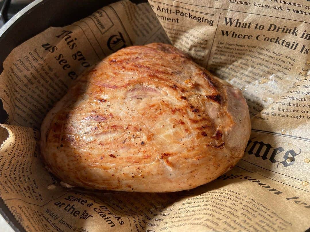 島津咲苗さんのインスタグラム写真 - (島津咲苗Instagram)「パンを焼きました！！  というのは嘘で ローストポークです🤤 (どうしてもフランスパンに見えてしまって...)  大きな塊肉だったので加熱を長めにしたら ちょっと焼きすぎました！笑 . . . #フランスパン #ローストポーク #どちらに見えました？ #メーテレ #アナウンサー #島津咲苗 #しまべん」1月11日 19時48分 - sanae_shimazu
