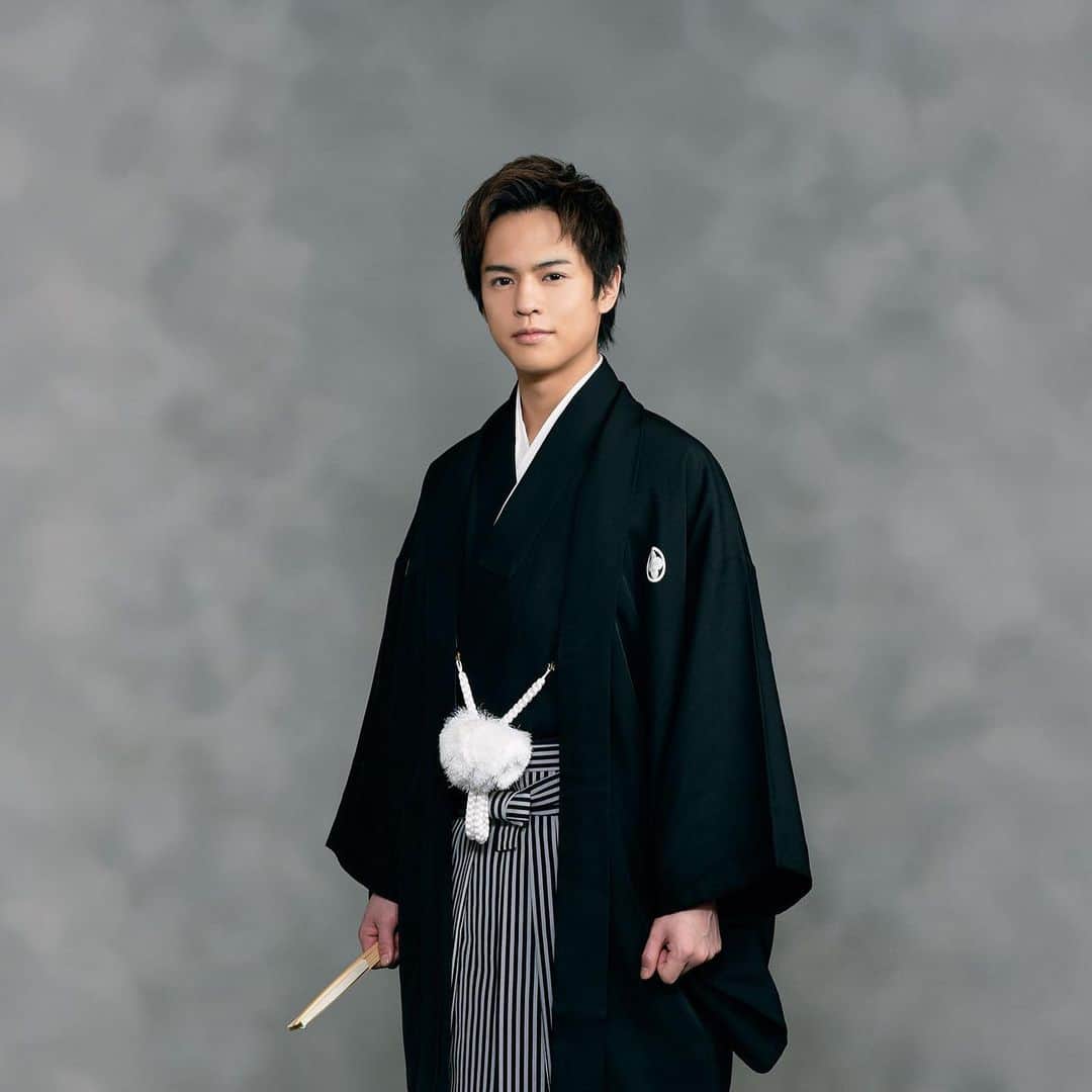 奥野壮のインスタグラム：「成人の日 新成人の皆さんおめでとうございます！ 僕自身も無事成人を迎える事ができました。 それから遅くなりましたが あけましておめでとうございます🎍 中々SNSの更新が無い奥野ですが今年もゆるりと頑張りますのでよろしくお願いします。」