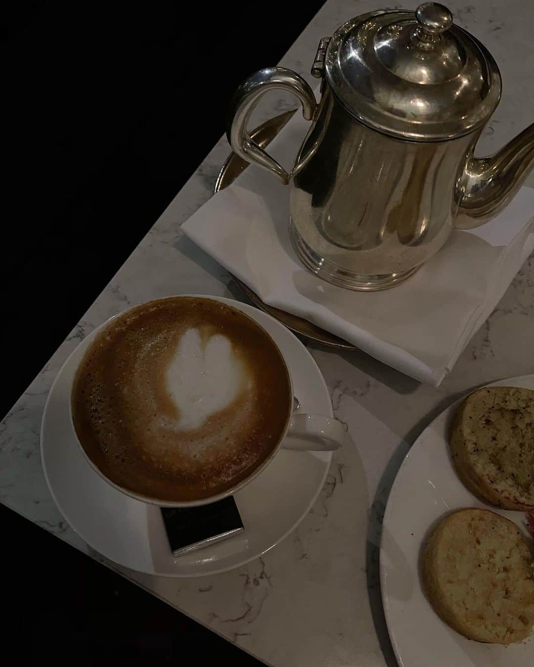Bianca Ingrossoさんのインスタグラム写真 - (Bianca IngrossoInstagram)「Most expensive afternoon tea 😂☕️」1月11日 19時49分 - biancaingrosso