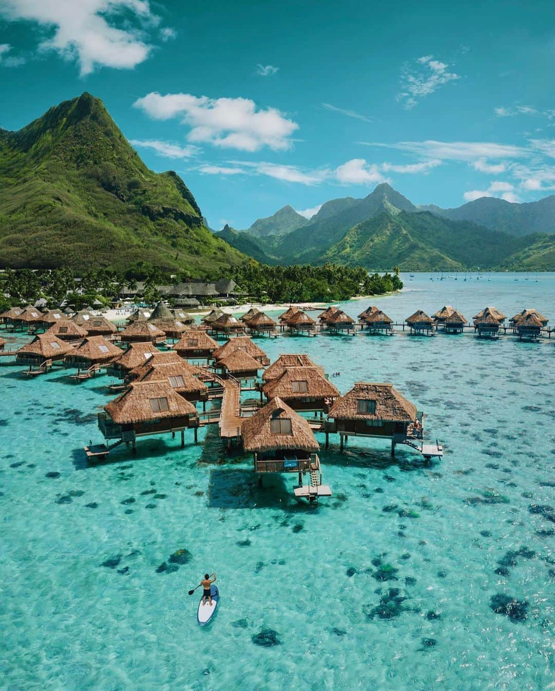 Canon Photographyさんのインスタグラム写真 - (Canon PhotographyInstagram)「Dreaming of paradise Photography // @alexpreview  Curated by @henry.nathan  #moorea #frenchpolynesia #paradise #hotels #ocean」1月11日 19時56分 - cpcollectives