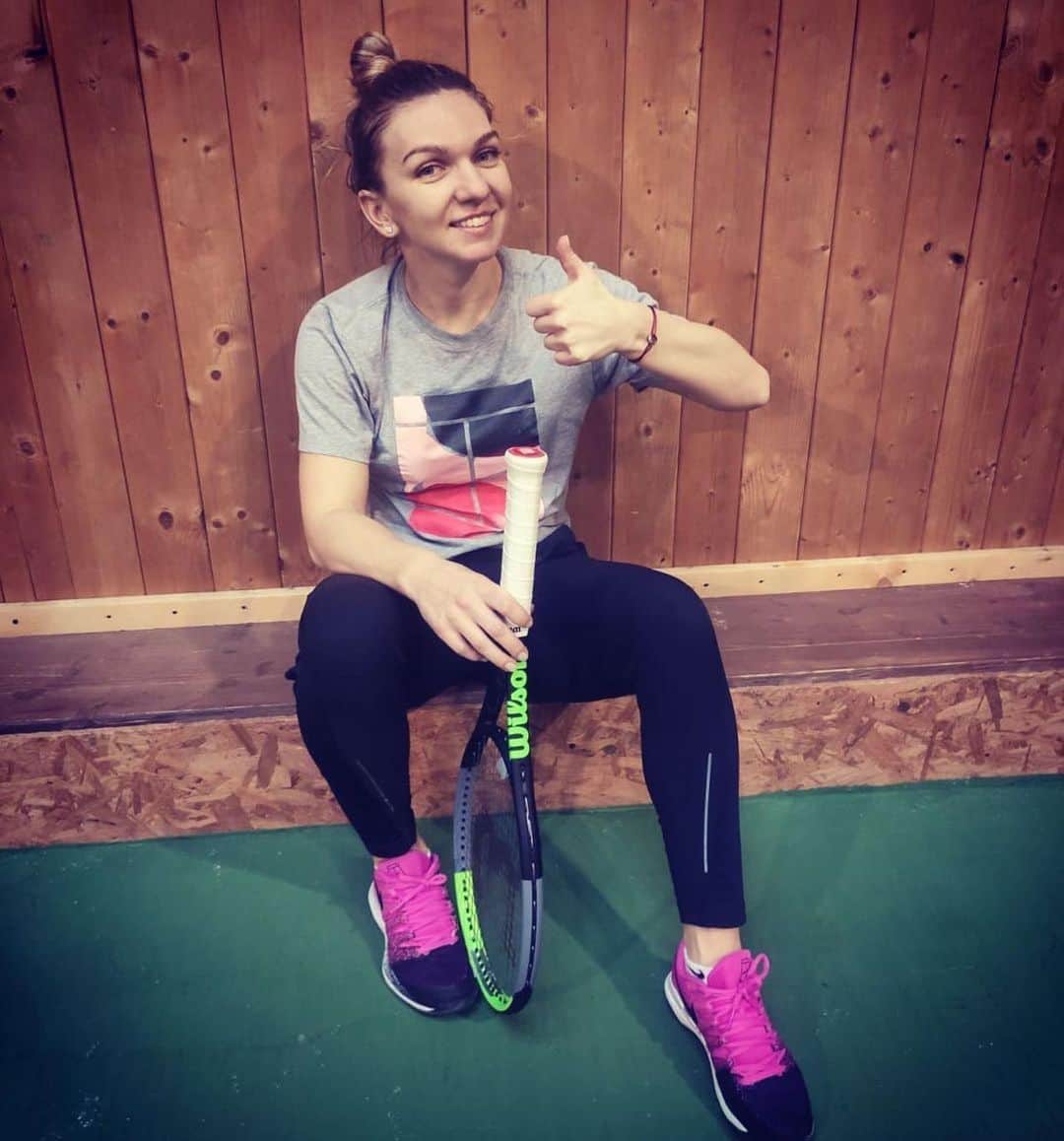 WTA（女子テニス協会）さんのインスタグラム写真 - (WTA（女子テニス協会）Instagram)「😊🙌 #Repost @simonahalep ・・・ Last one before .. Australiaaaa 🙃 @dc10s  we are coming 💪🏼🤸🏼‍♀️」1月11日 20時02分 - wta
